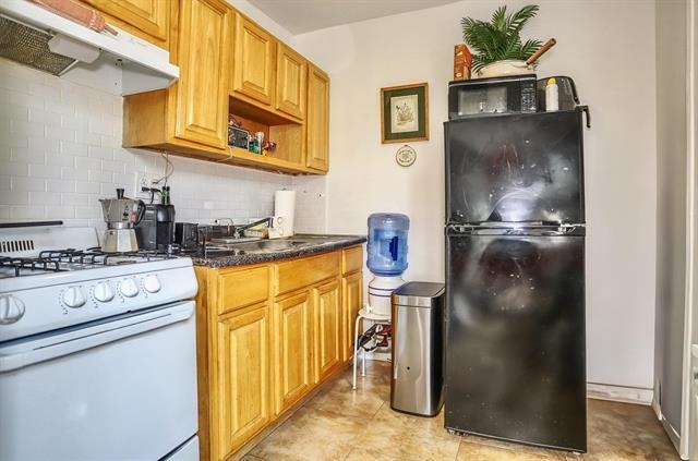 330 HALLADAY ST Unit: 2A