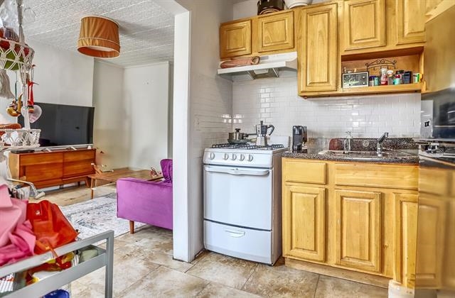 330 HALLADAY ST Unit: 2A