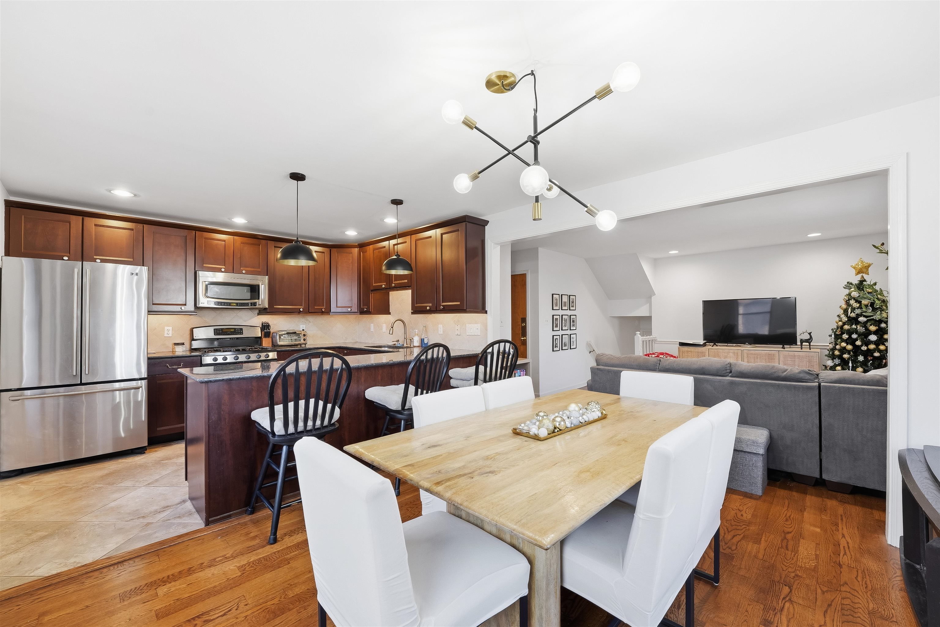 635 MADISON ST Unit: B