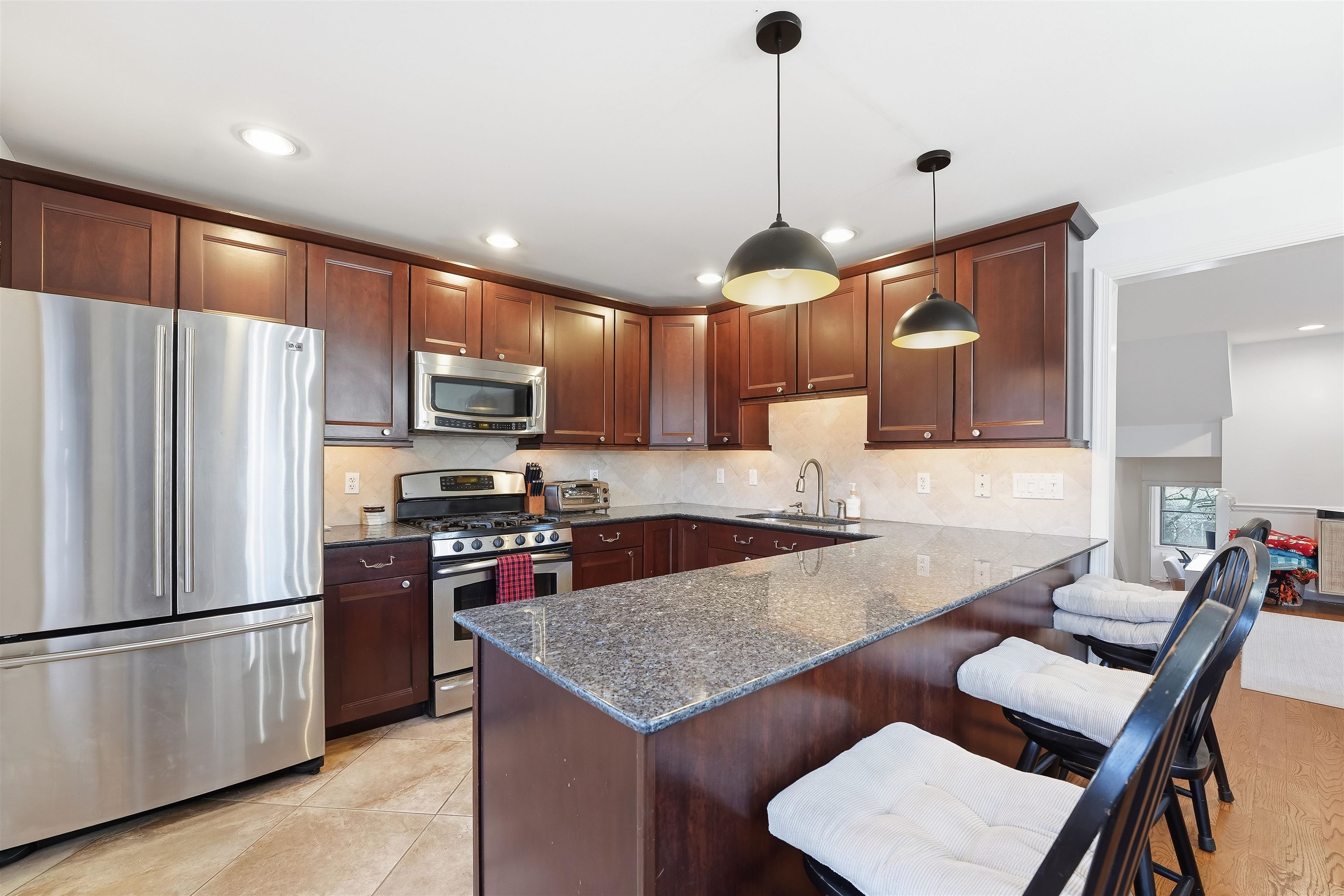 635 MADISON ST Unit: B