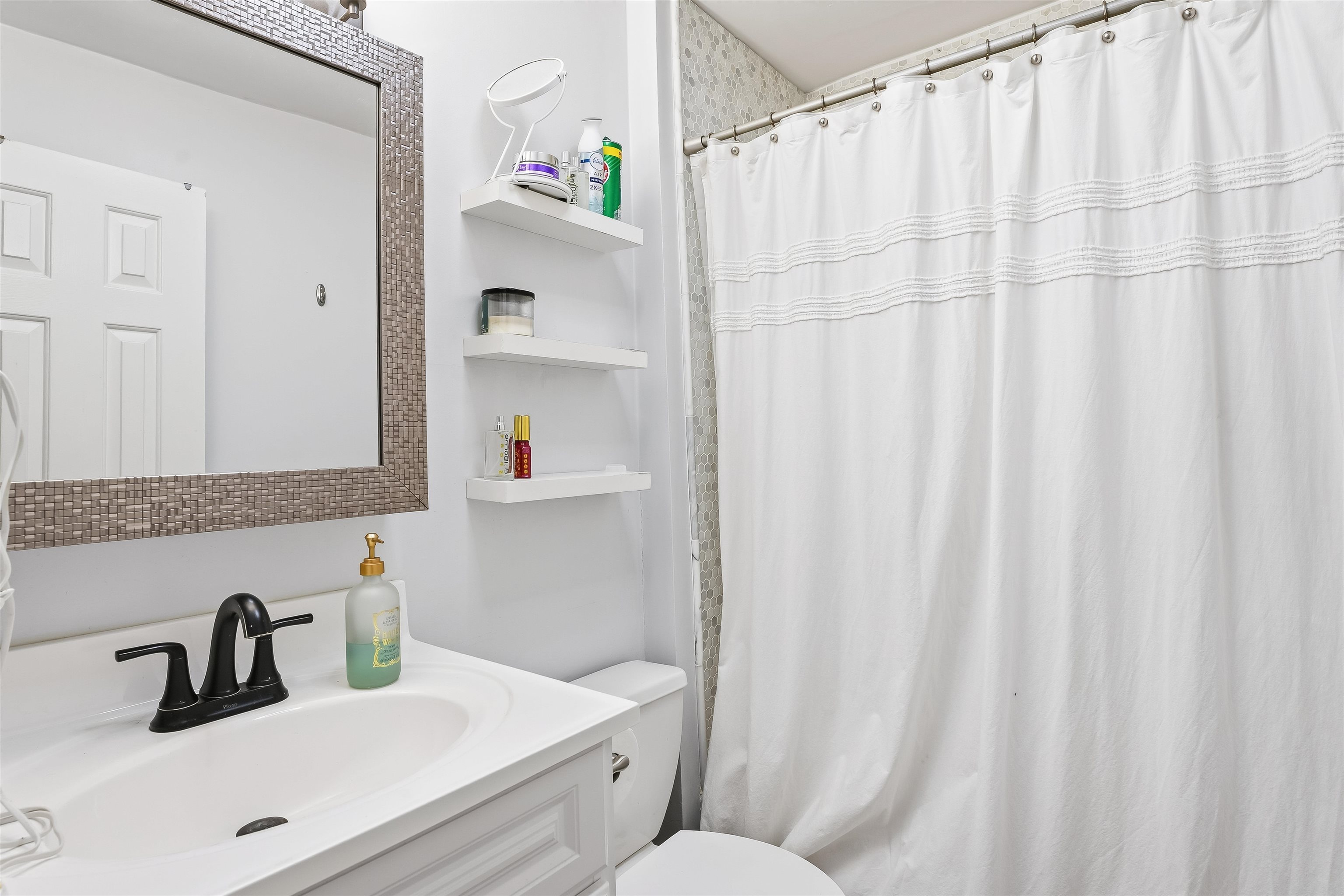 635 MADISON ST Unit: B