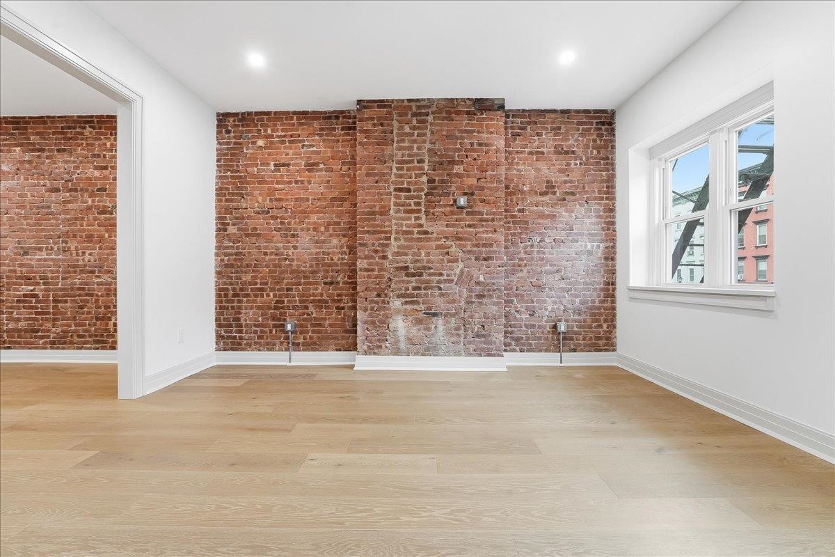 1027 WASHINGTON ST Unit: 2F