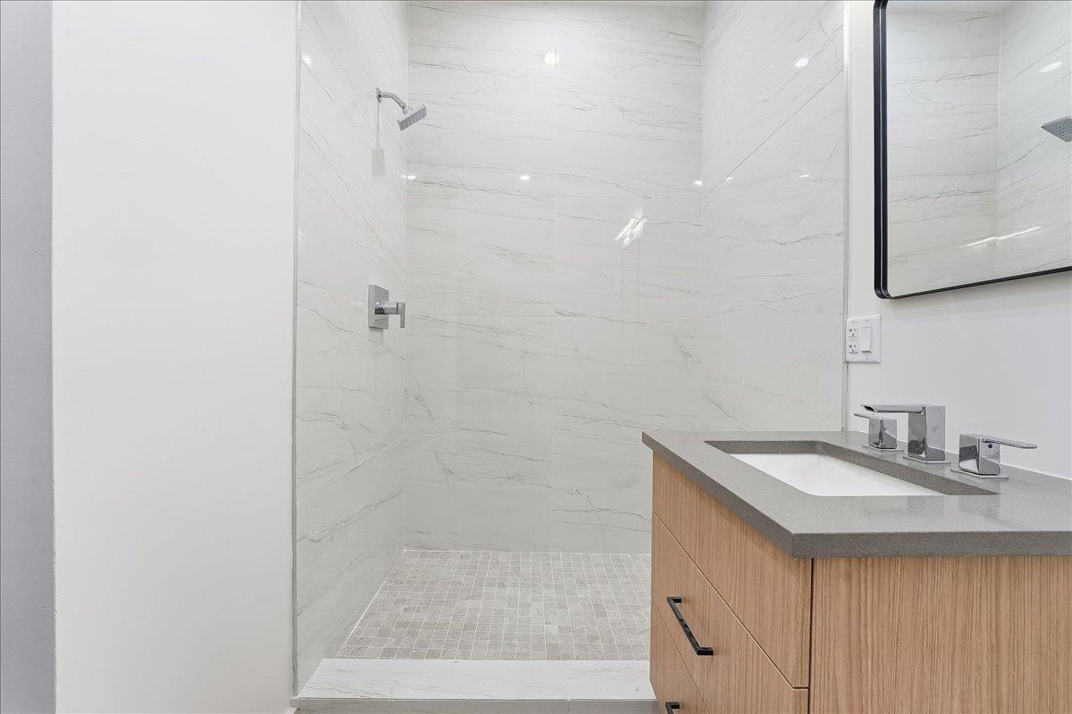 1027 WASHINGTON ST Unit: 2F