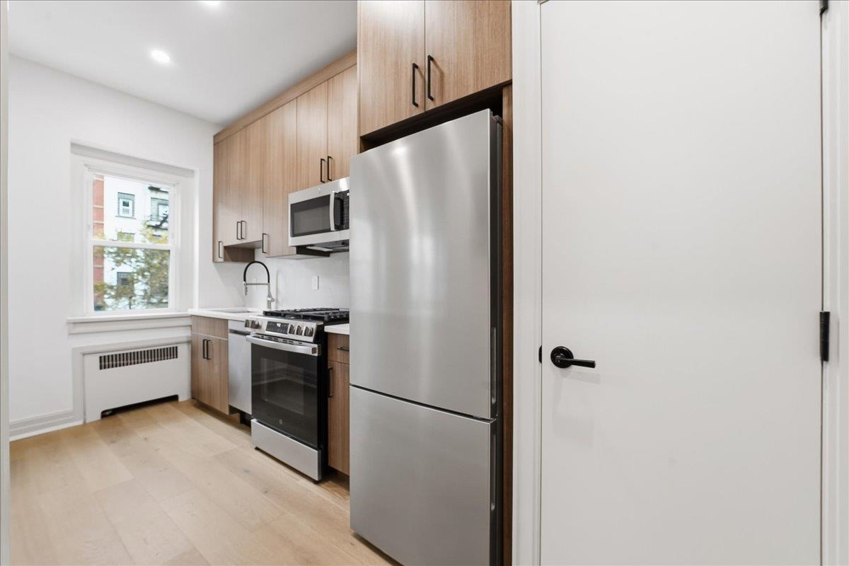 1027 WASHINGTON ST Unit: 2F