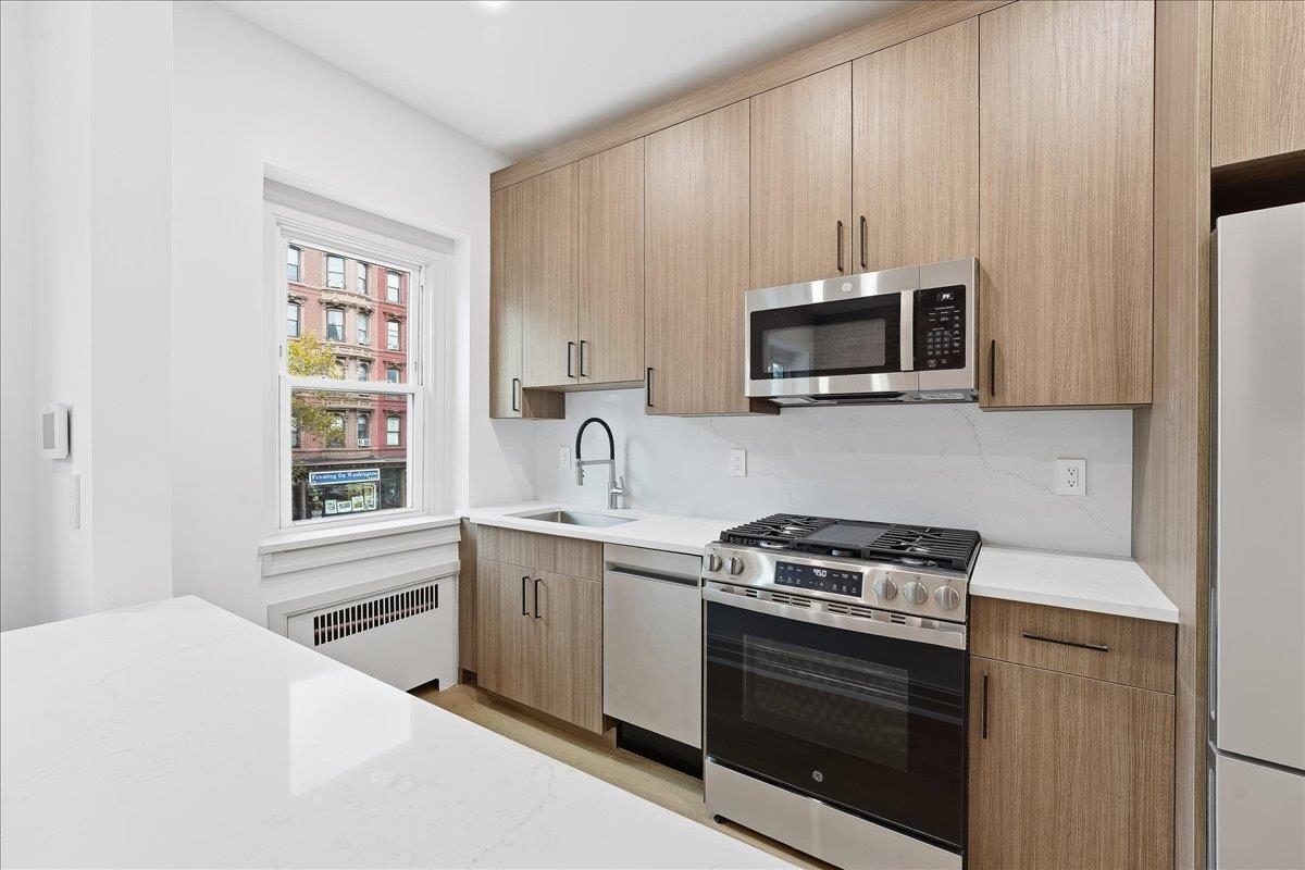 1027 WASHINGTON ST Unit: 2F