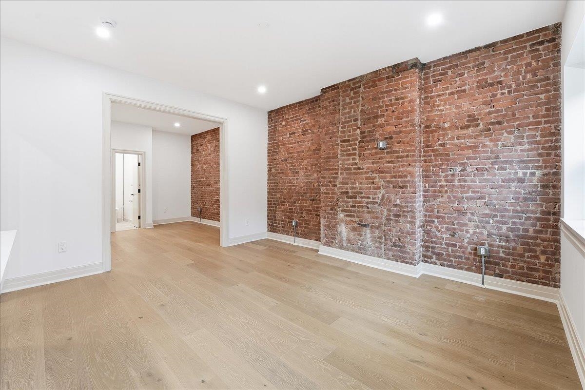 1027 WASHINGTON ST Unit: 2F
