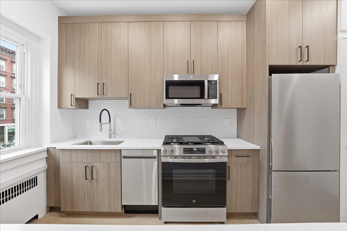1027 WASHINGTON ST Unit: 2F