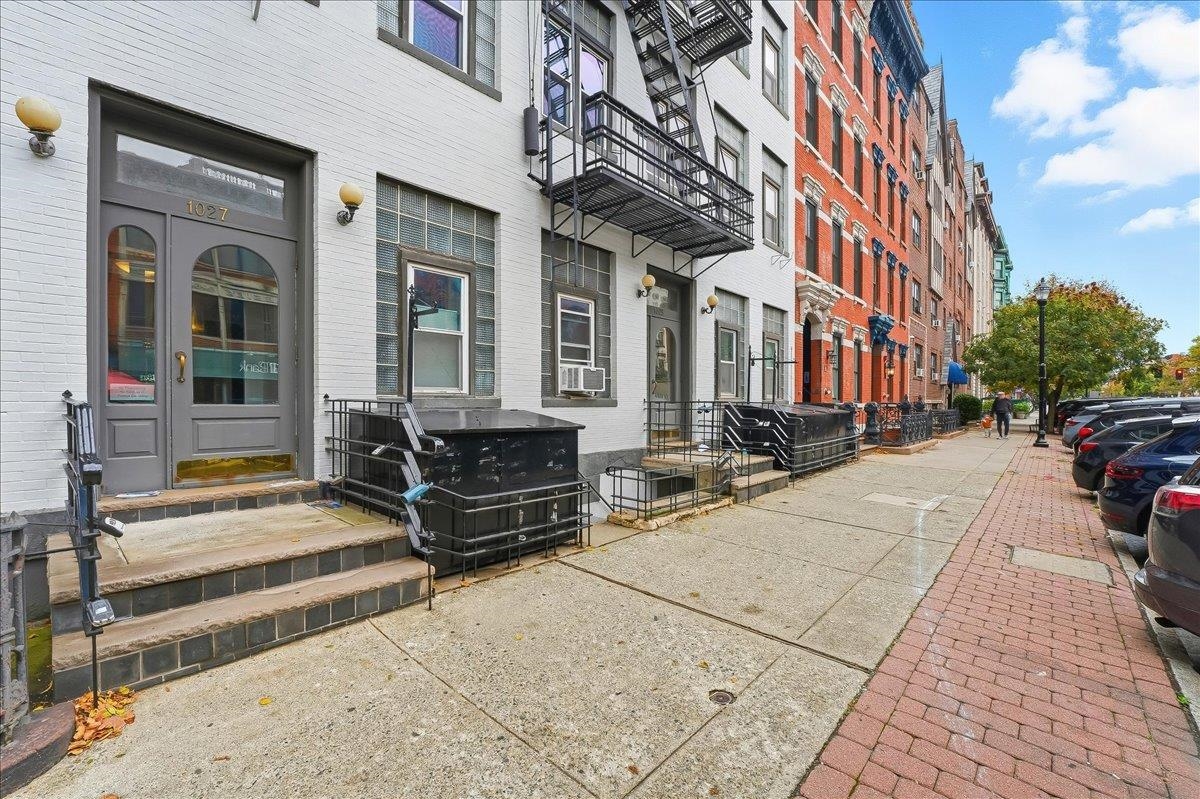 1027 WASHINGTON ST Unit: 2F