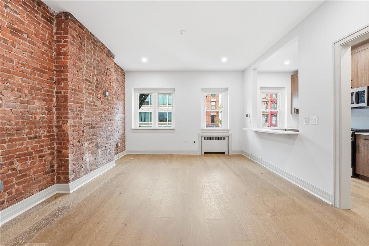 1027 WASHINGTON ST Unit: 2F