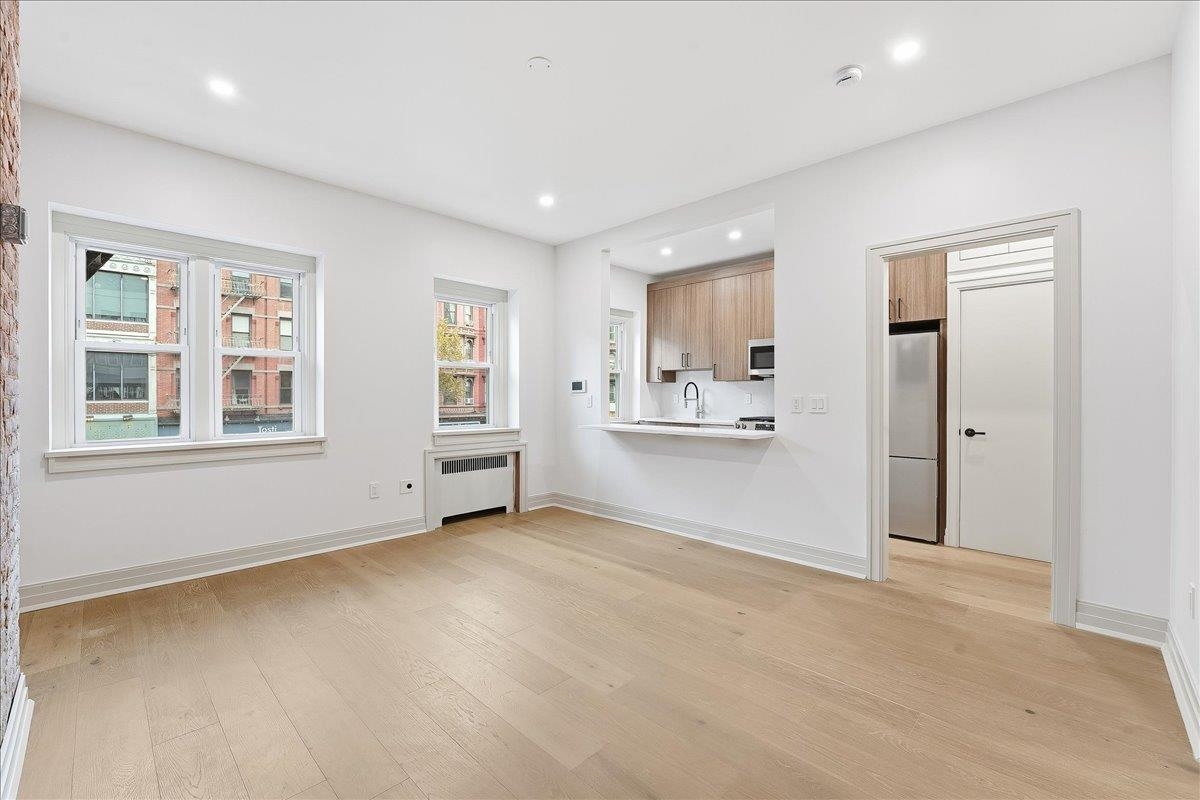 1027 WASHINGTON ST Unit: 2F