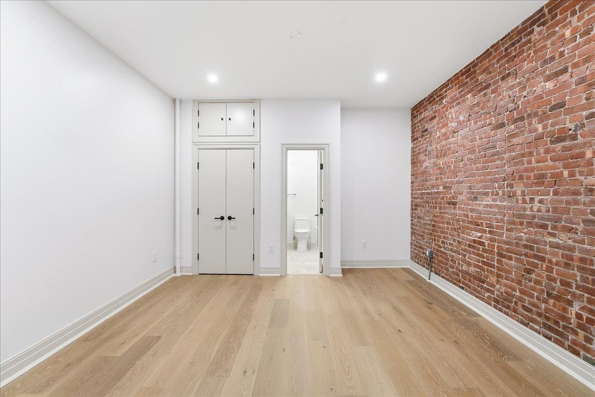 1027 WASHINGTON ST Unit: 2F