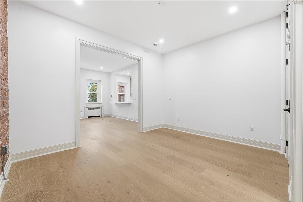 1027 WASHINGTON ST Unit: 2F