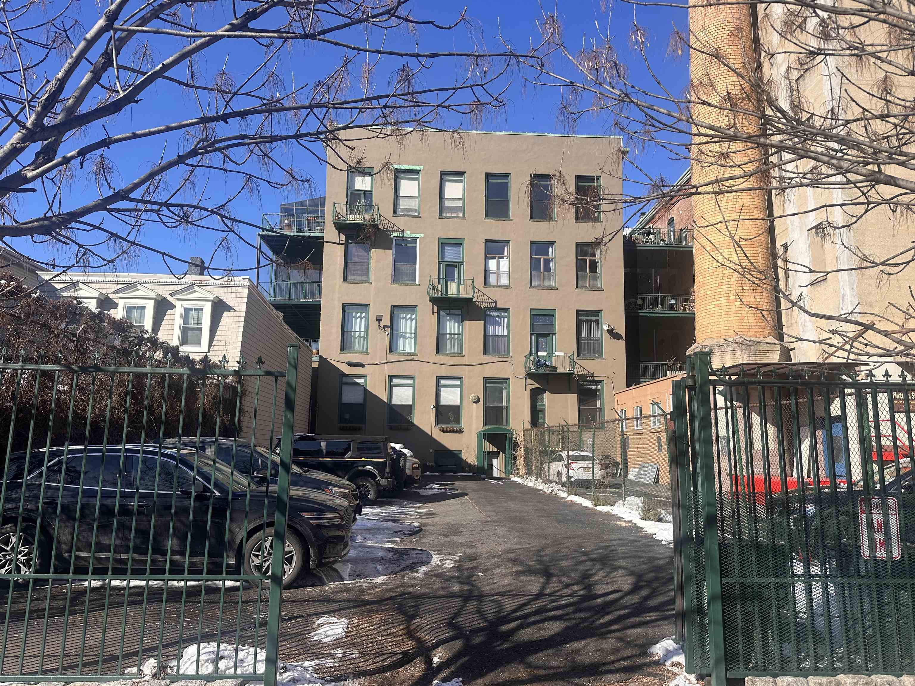 126 WEBSTER AVE Unit: 2F