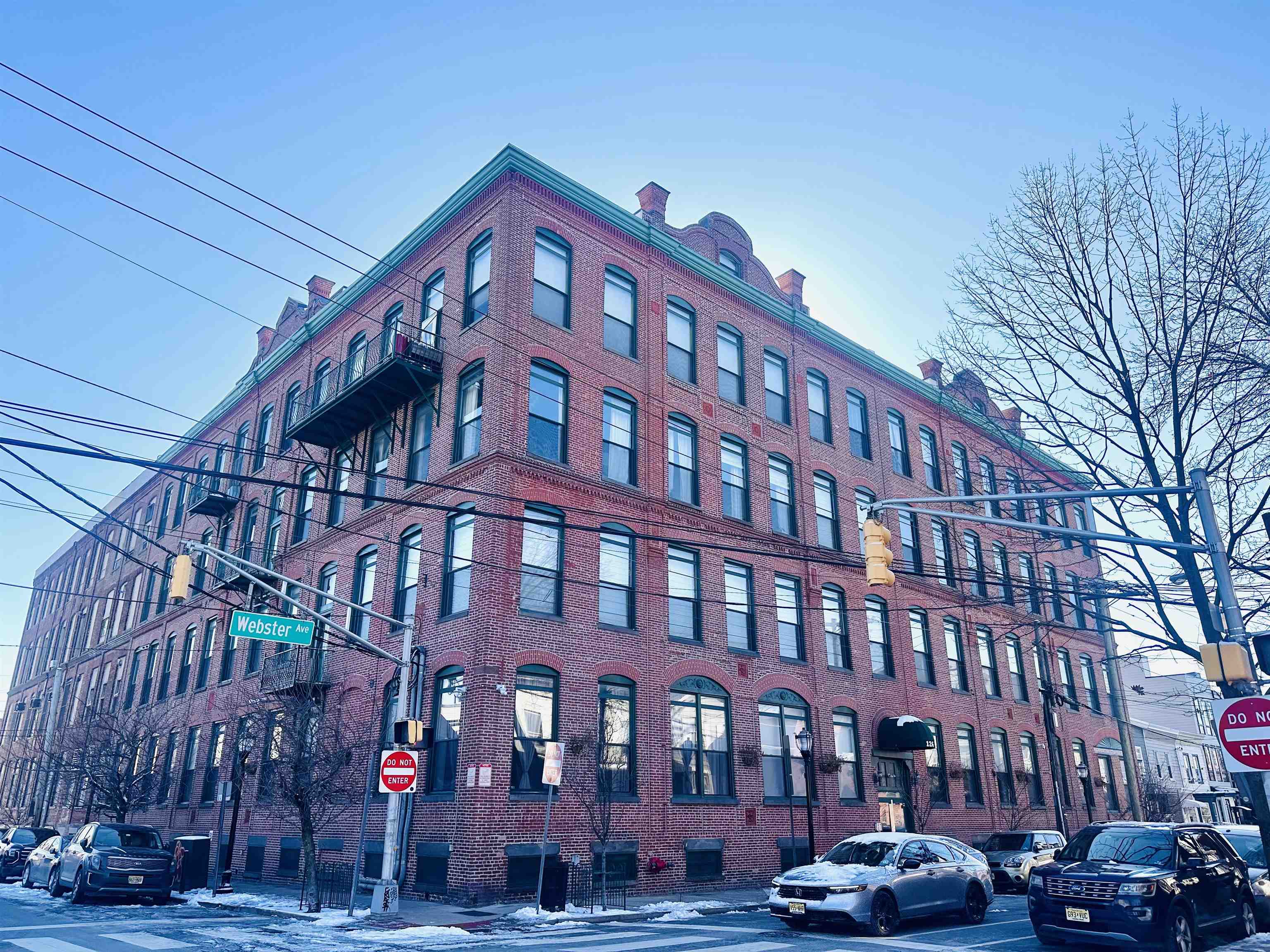 126 WEBSTER AVE Unit: 2F