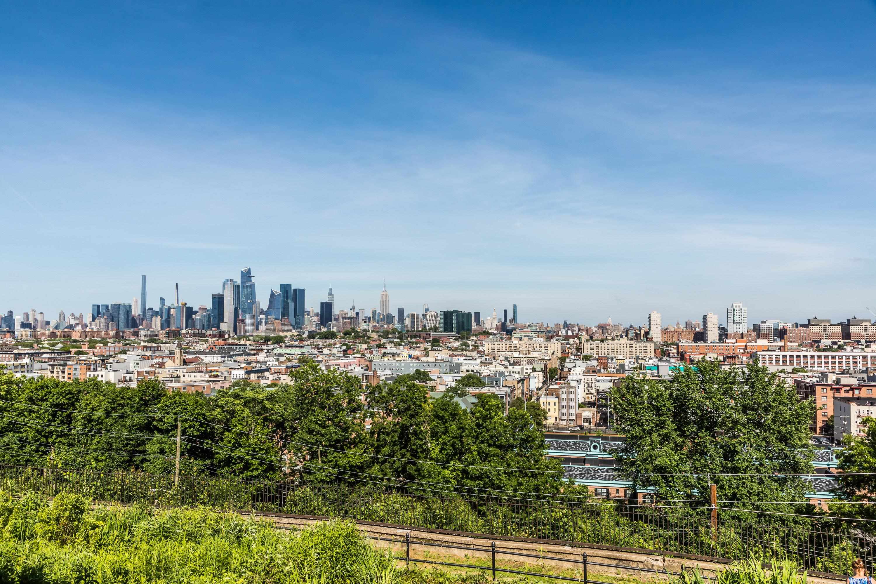 126 WEBSTER AVE Unit: 2F