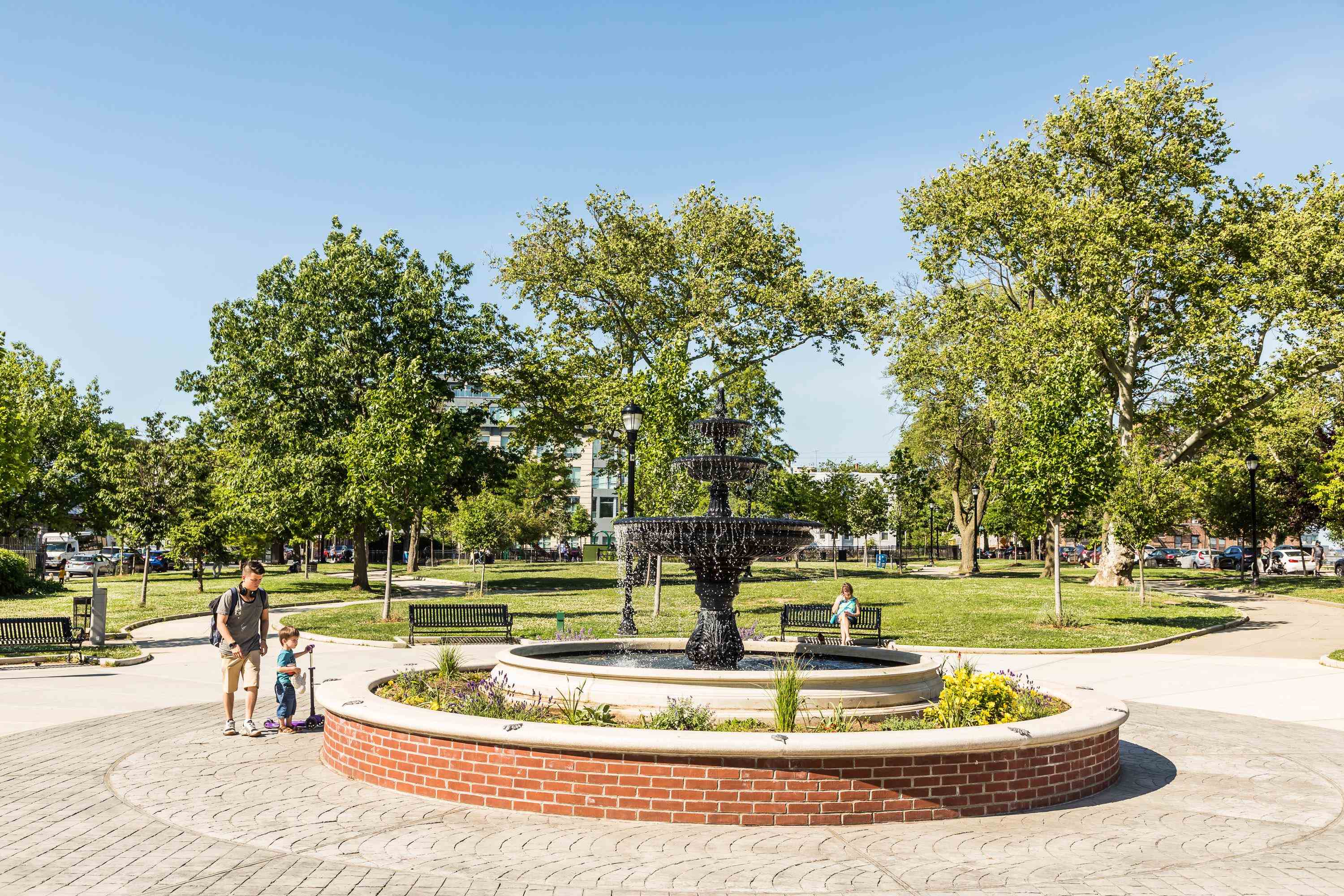 126 WEBSTER AVE Unit: 2F