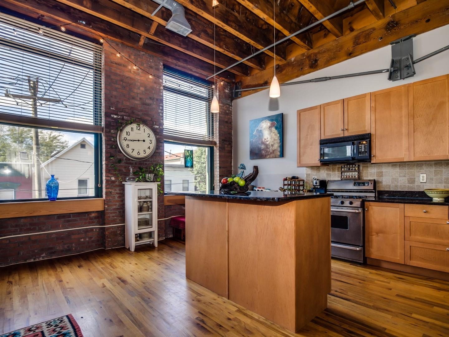 126 WEBSTER AVE Unit: 2F