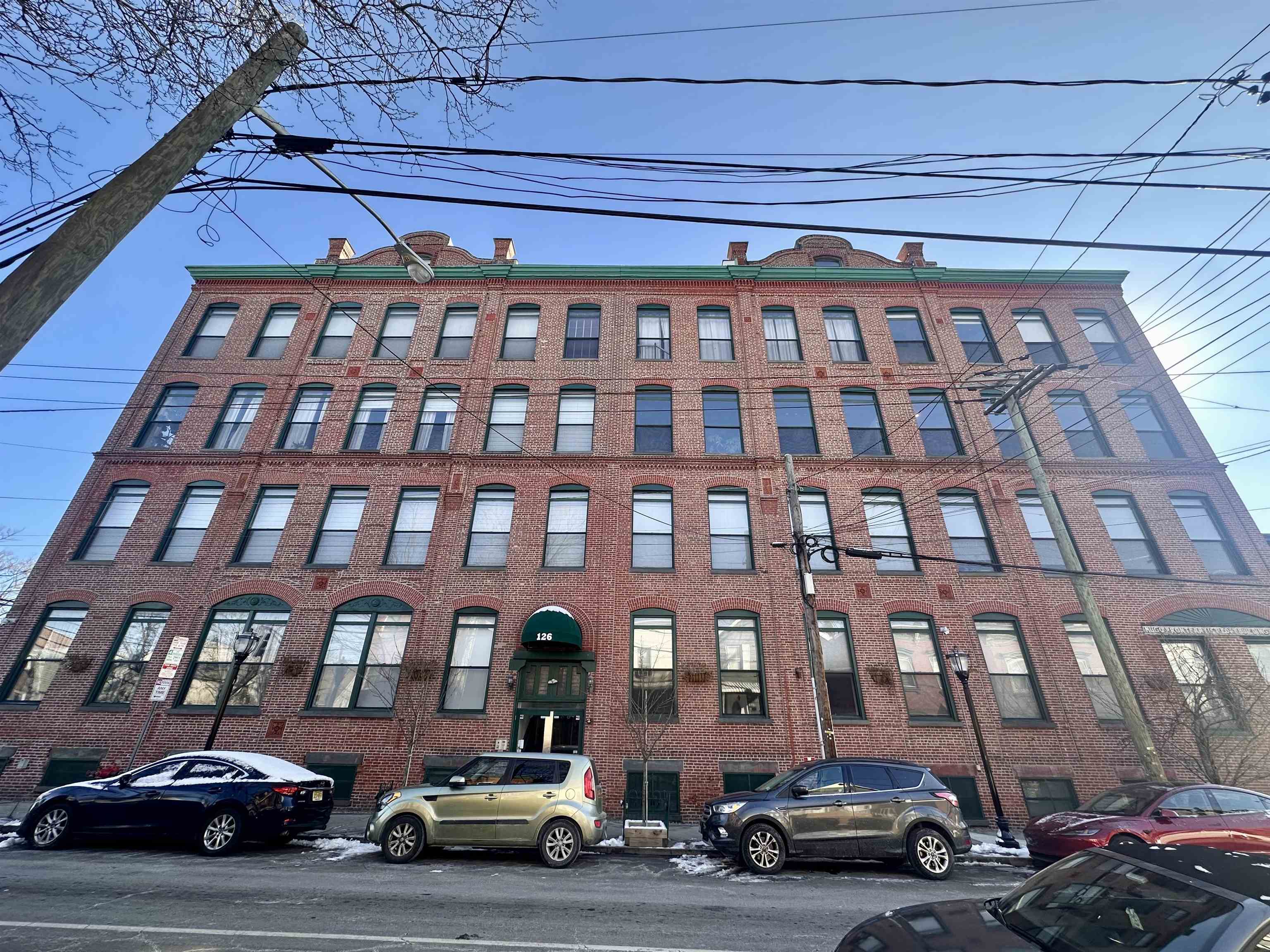 126 WEBSTER AVE Unit: 2F