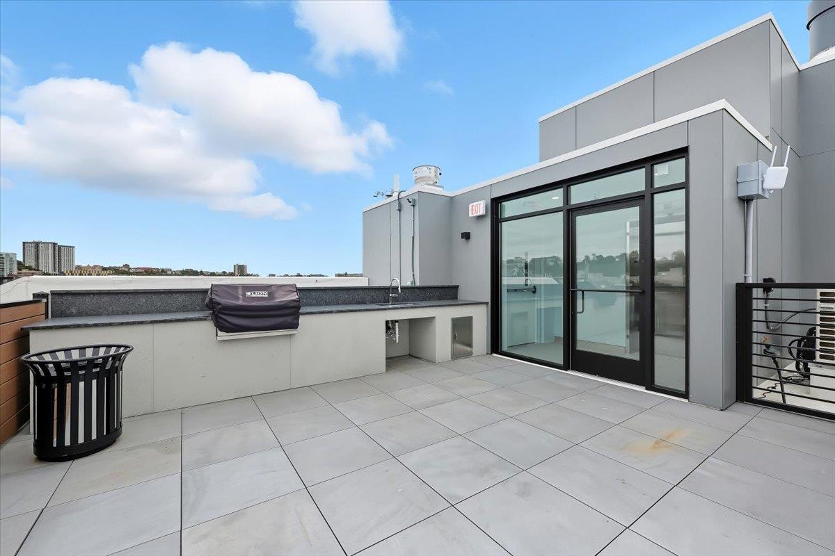 303 MADISON ST Unit: 506