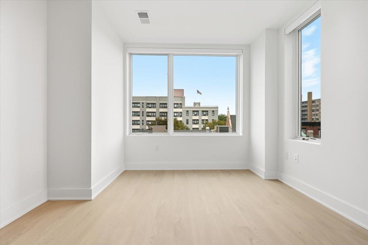 303 MADISON ST Unit: 506