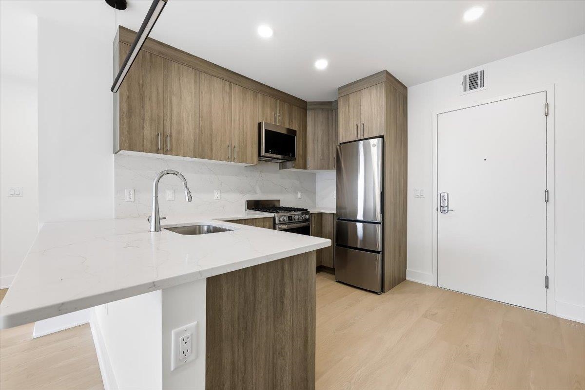 303 MADISON ST Unit: 506