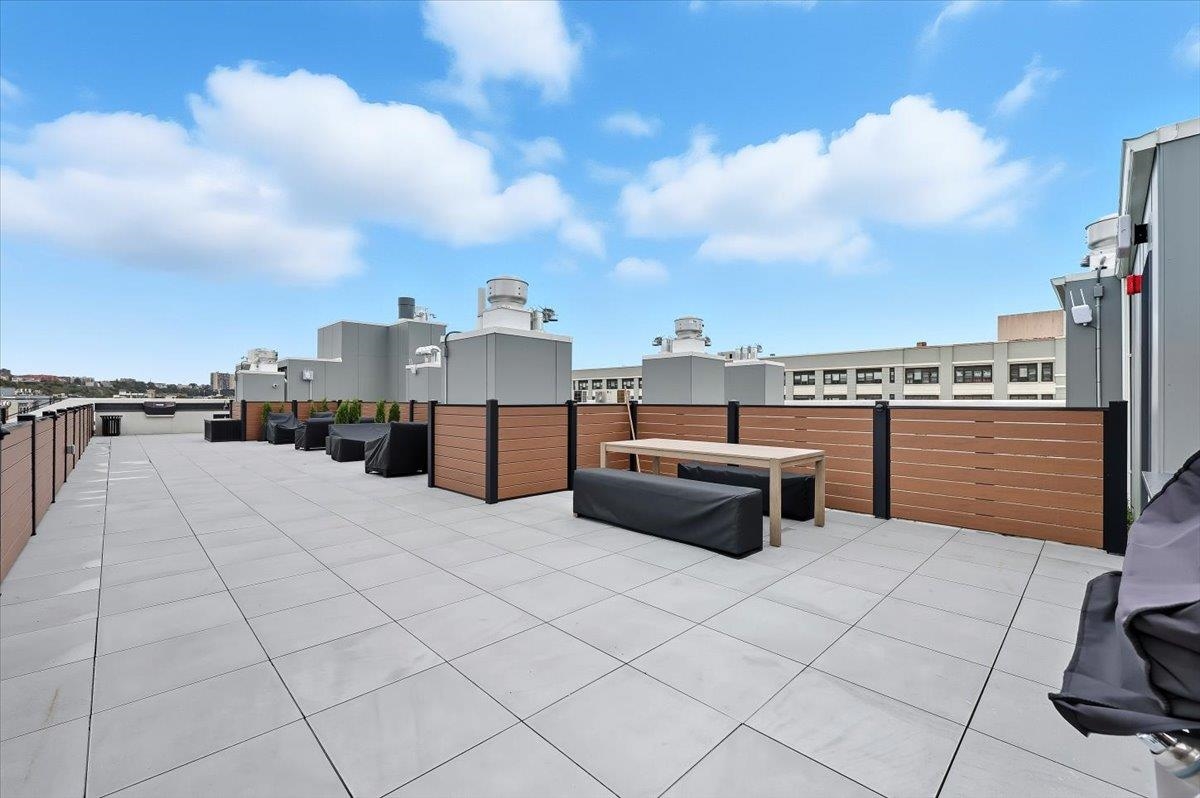 303 MADISON ST Unit: 506