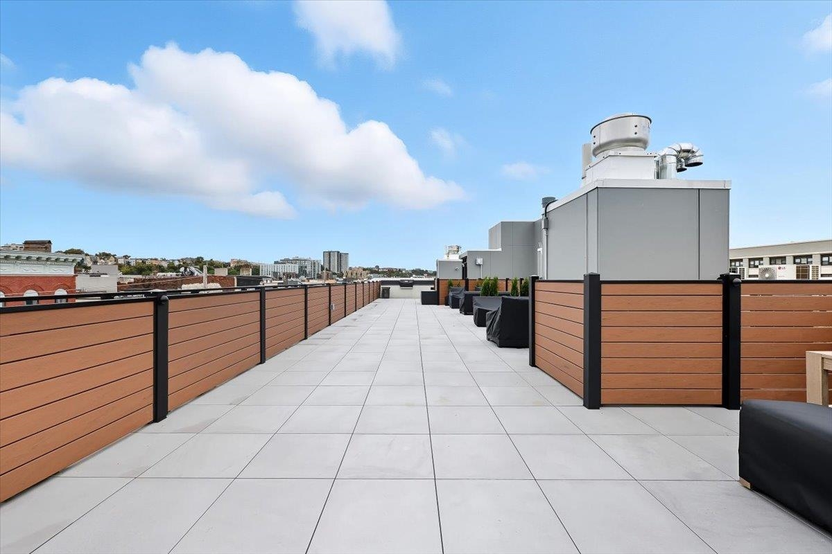 303 MADISON ST Unit: 506