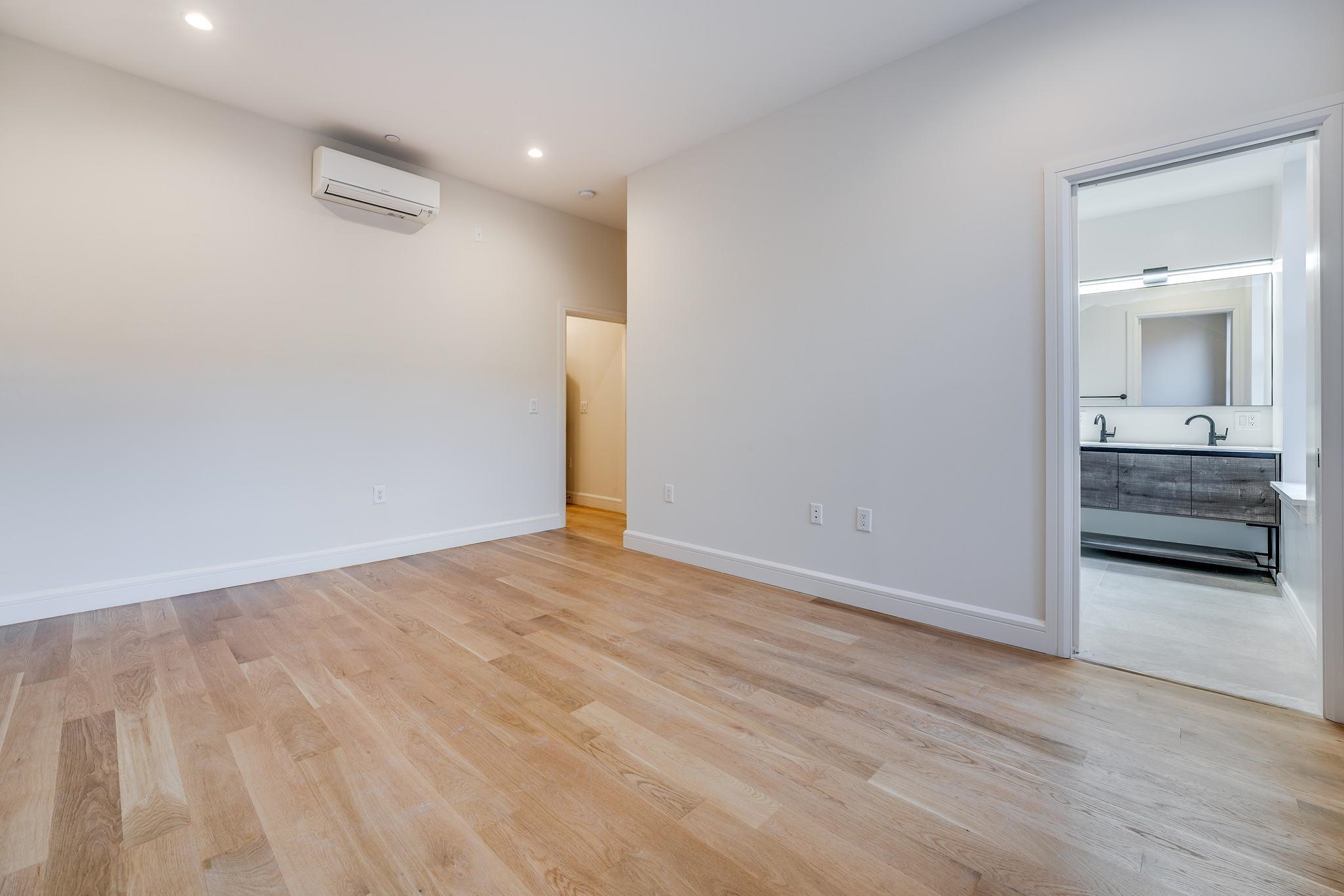 1021 WASHINGTON ST Unit: 2