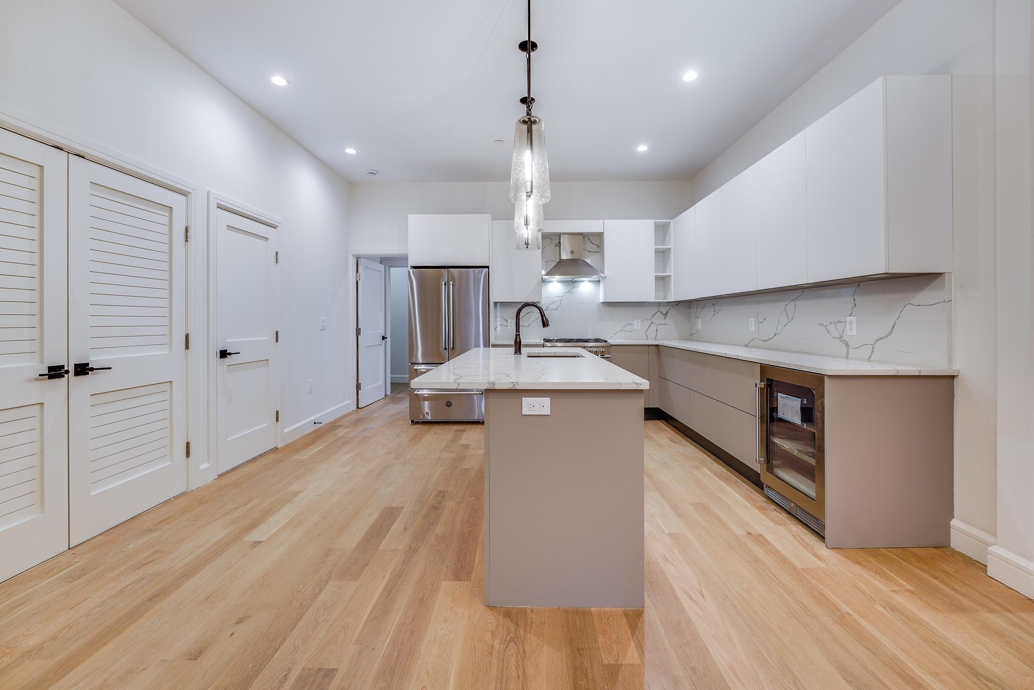 1021 WASHINGTON ST Unit: 2