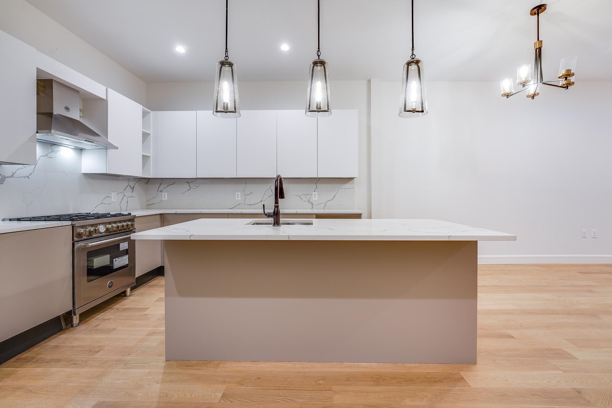 1021 WASHINGTON ST Unit: 2