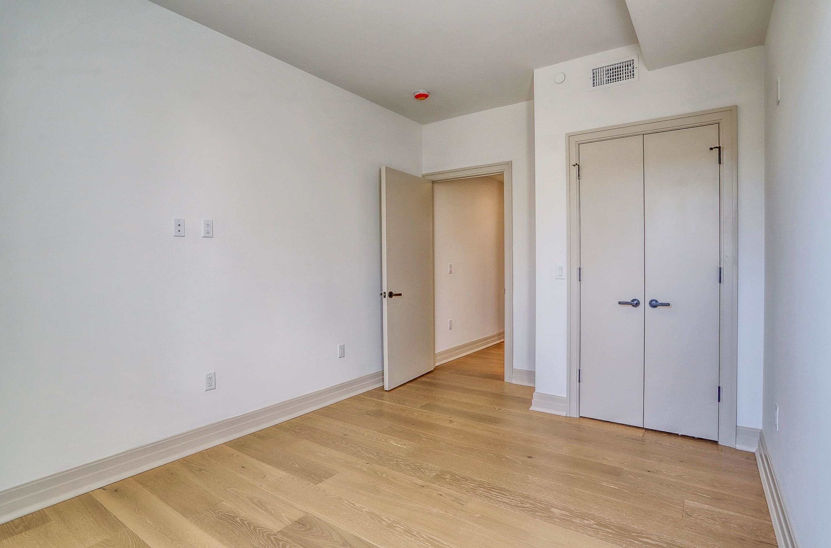 921 MADISON ST Unit: 502