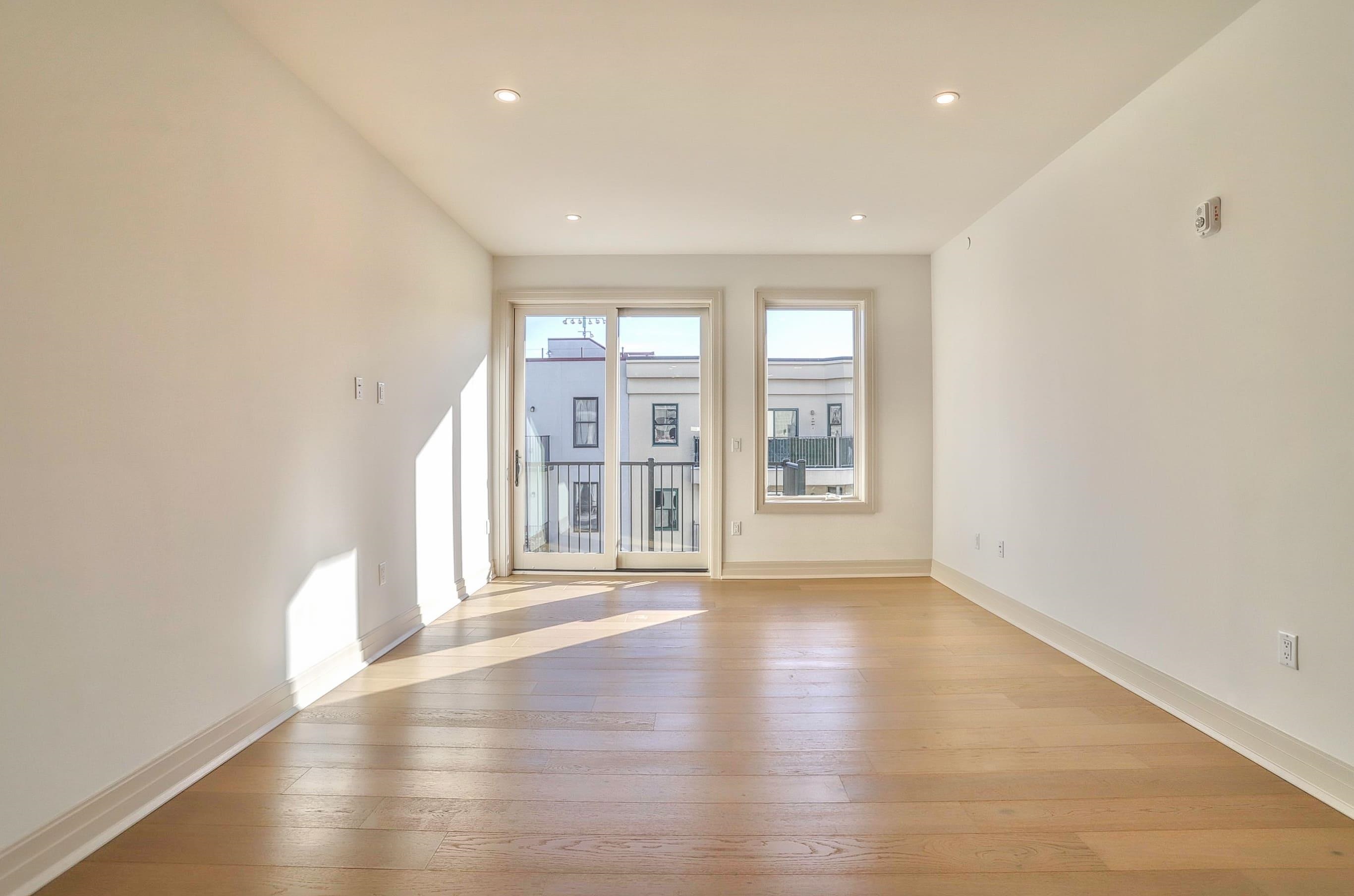 921 MADISON ST Unit: 502