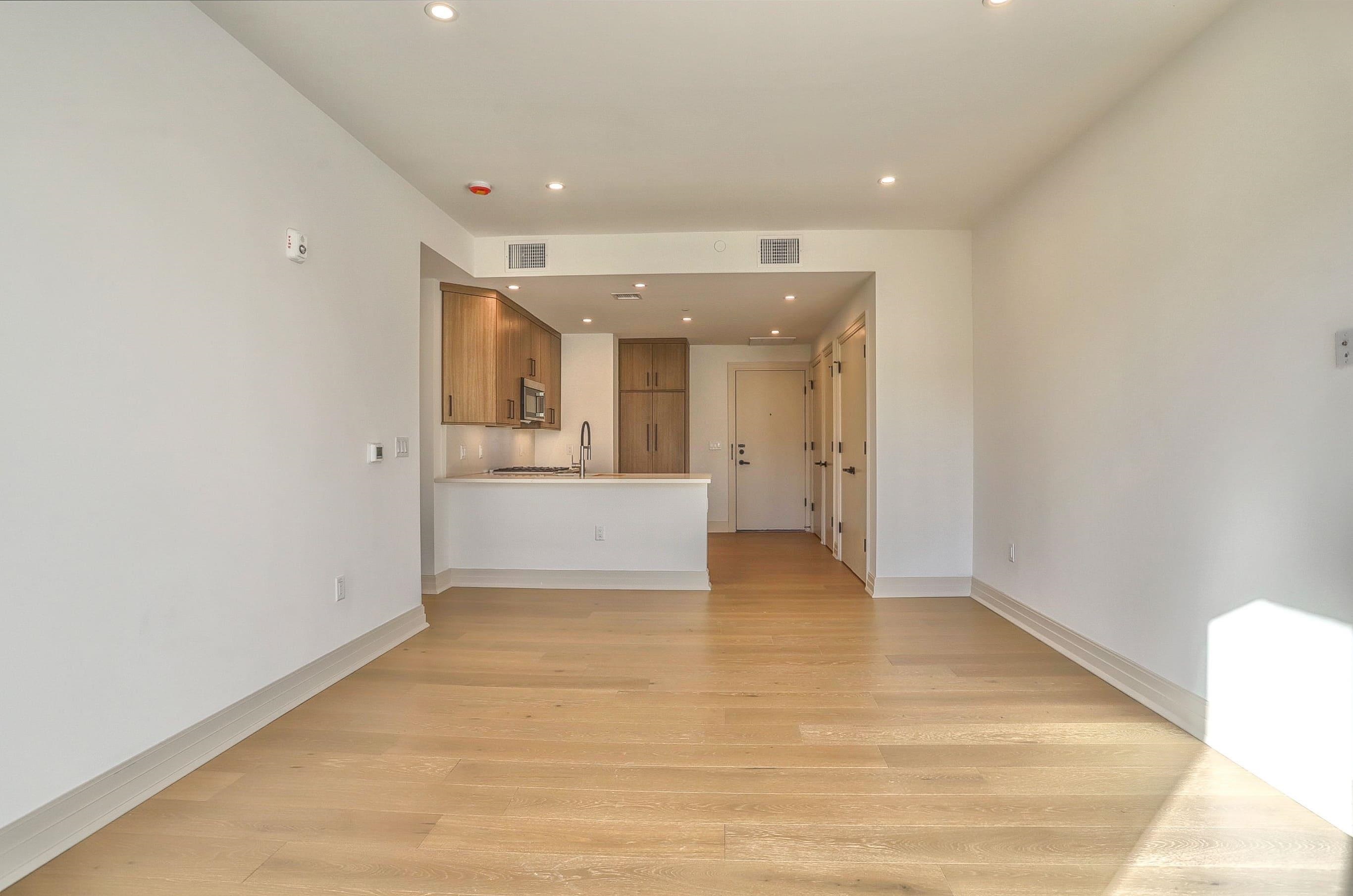 921 MADISON ST Unit: 502