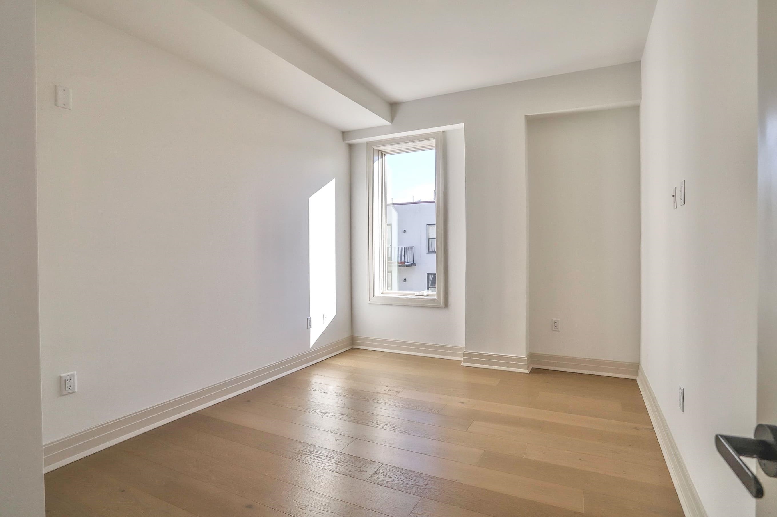 921 MADISON ST Unit: 502