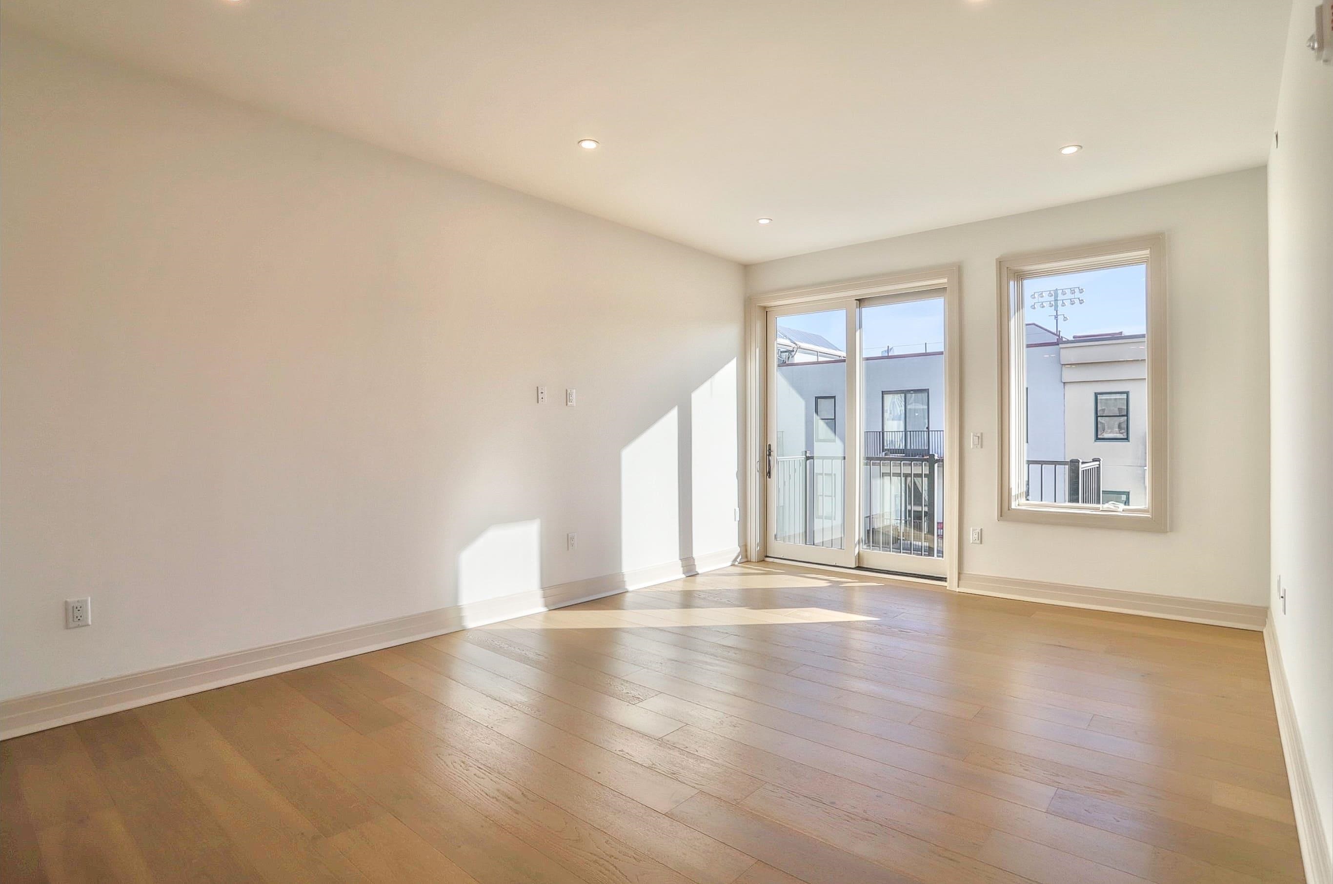 921 MADISON ST Unit: 502