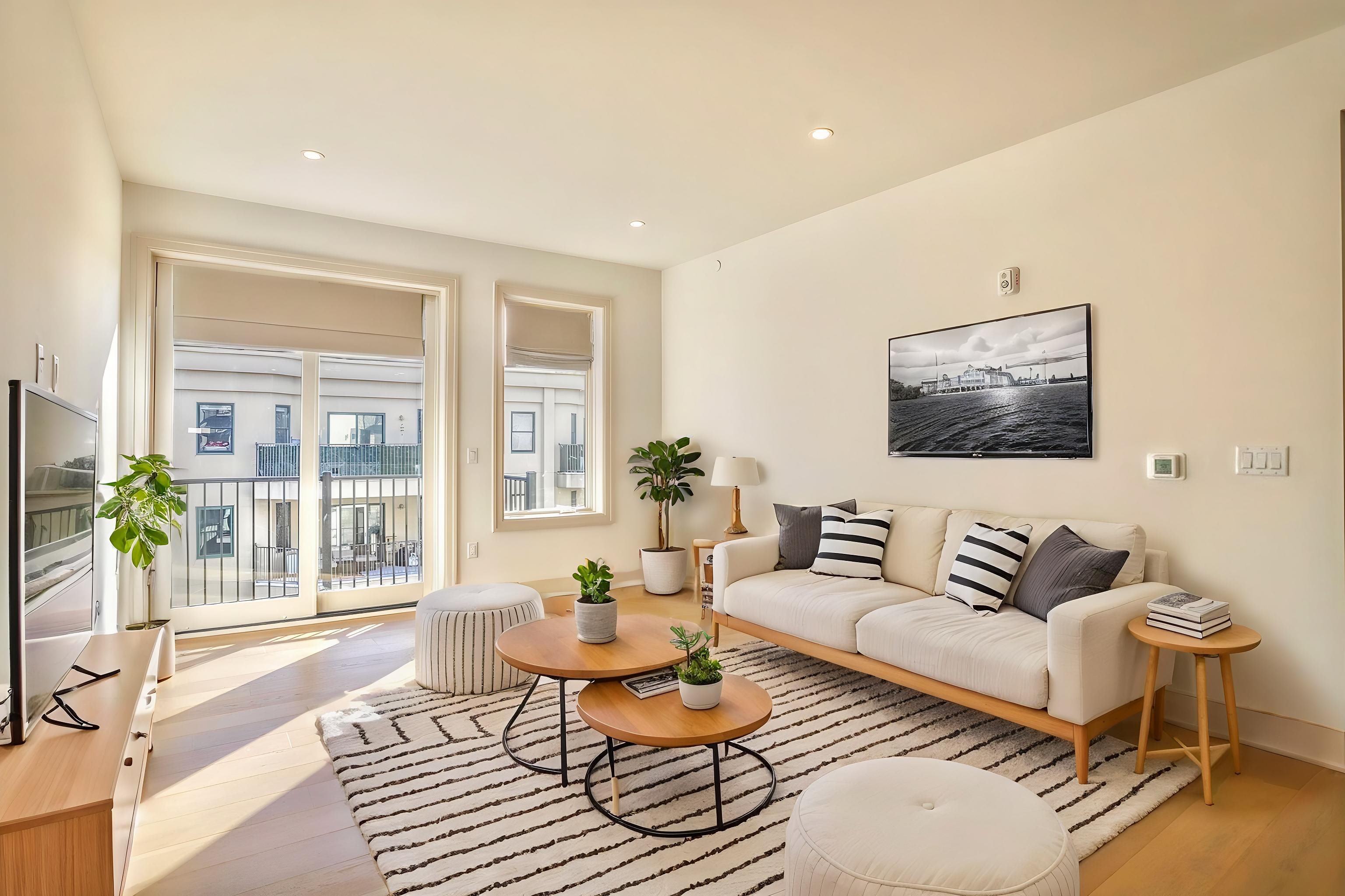 921 MADISON ST Unit: 502