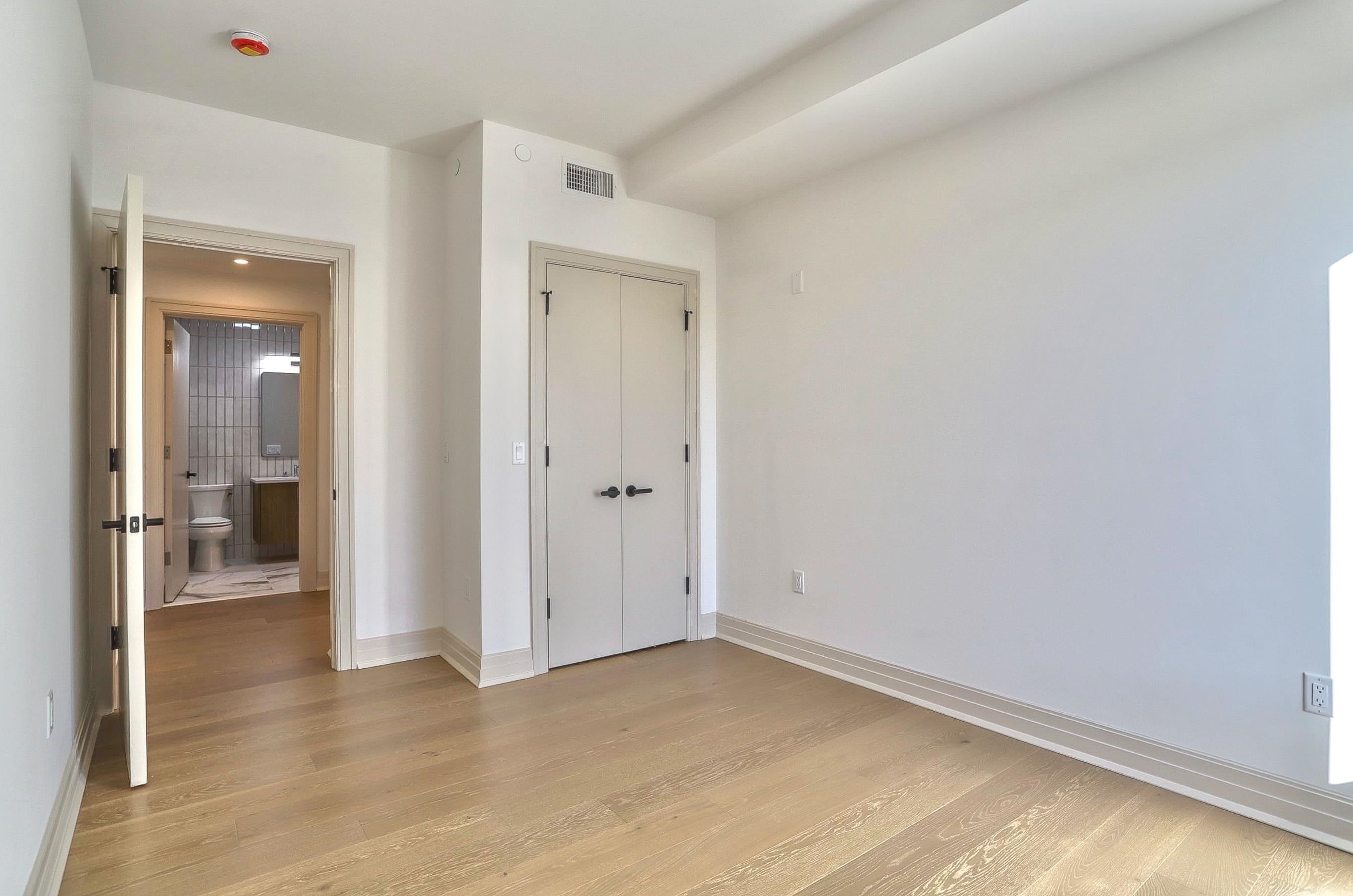 921 MADISON ST Unit: 502