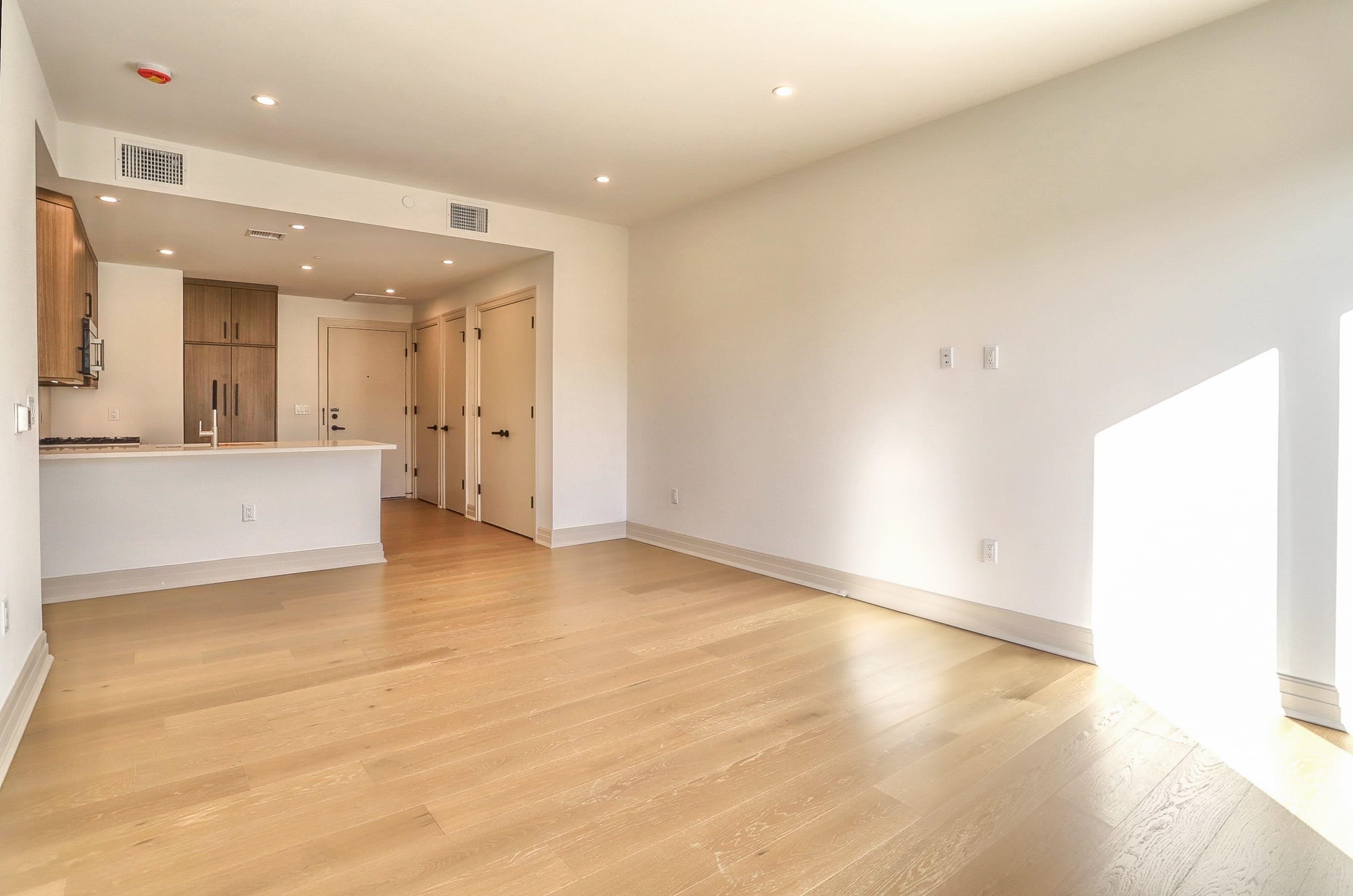 921 MADISON ST Unit: 502