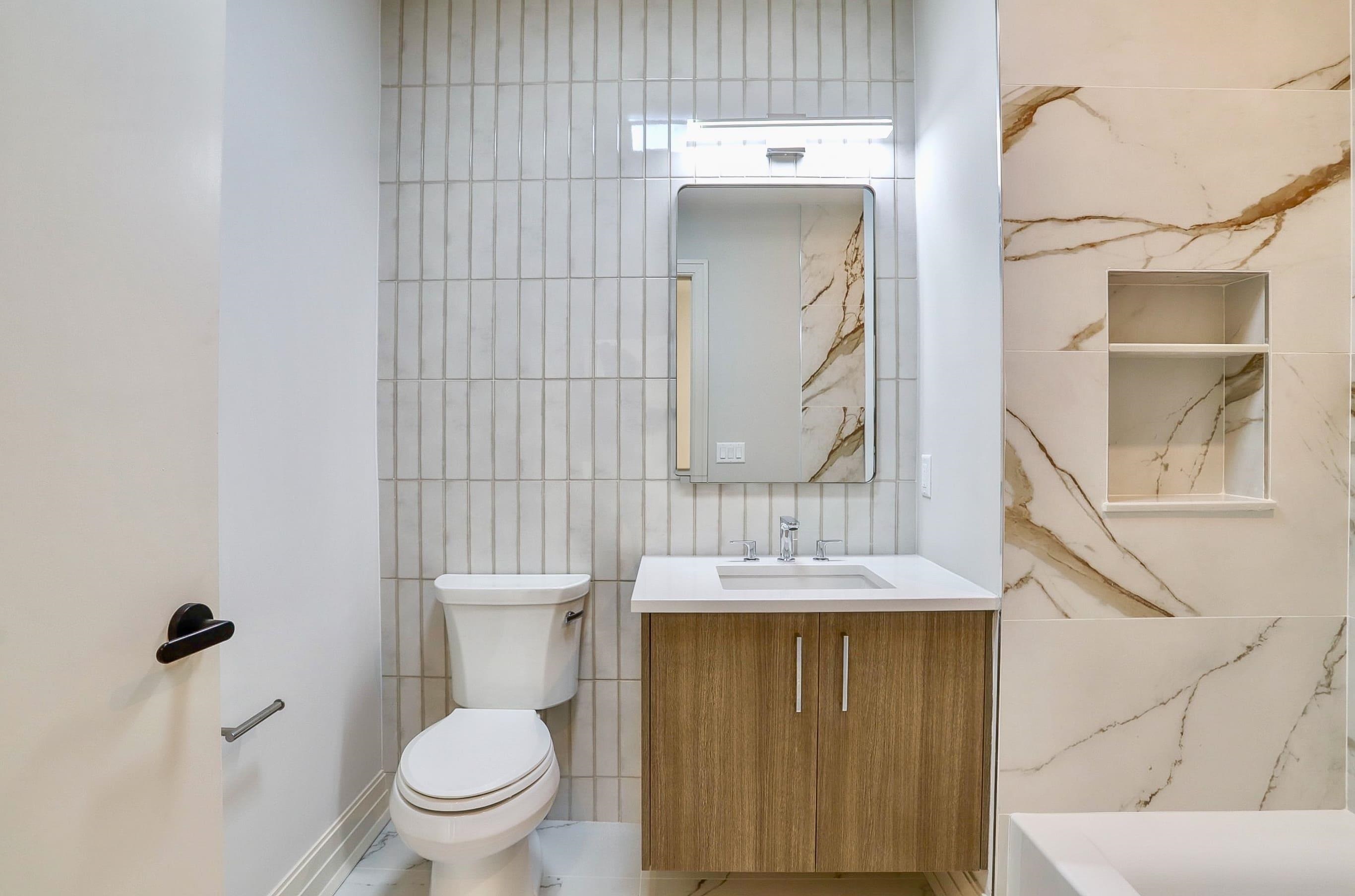 921 MADISON ST Unit: 502