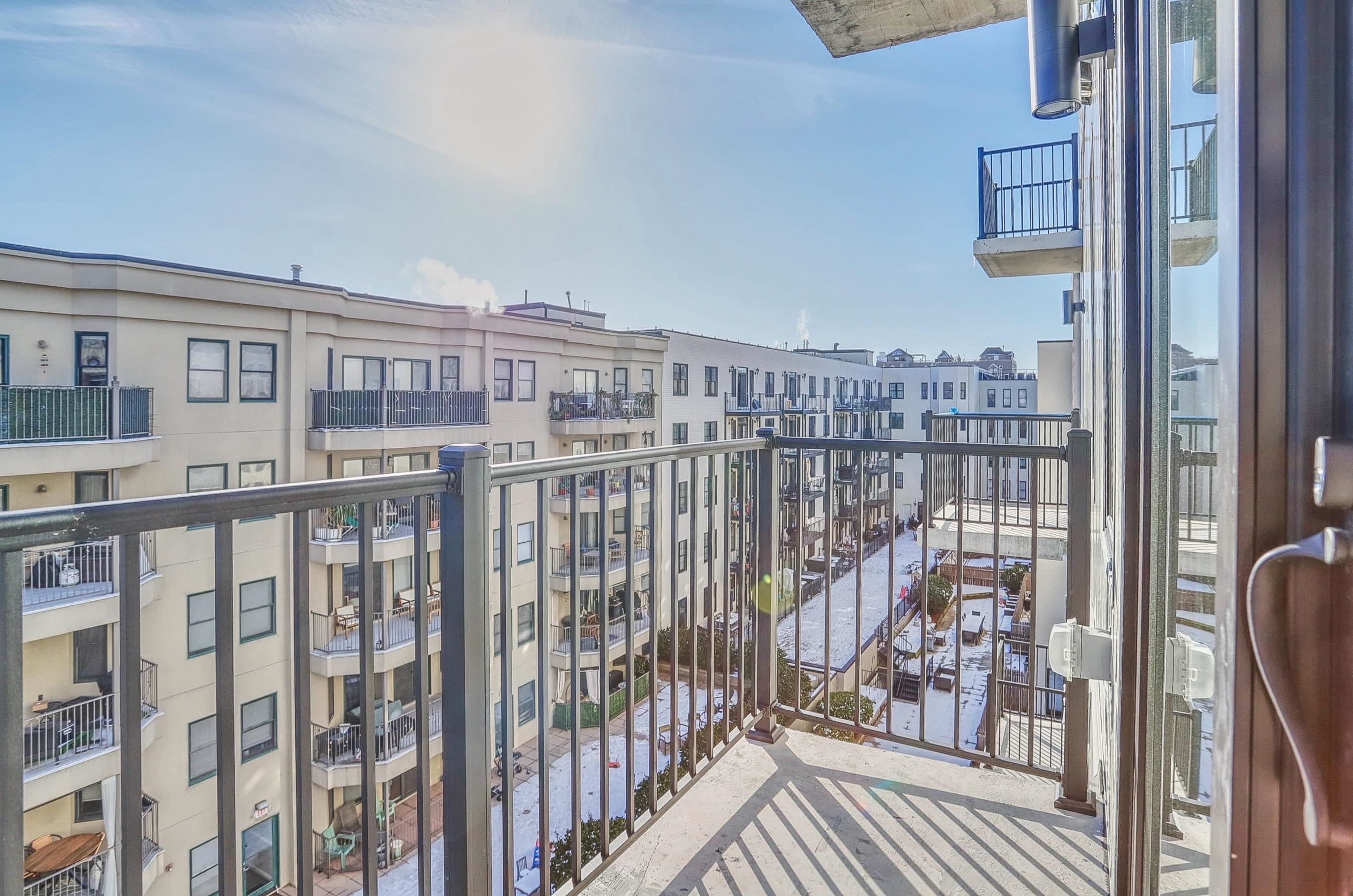 921 MADISON ST Unit: 502