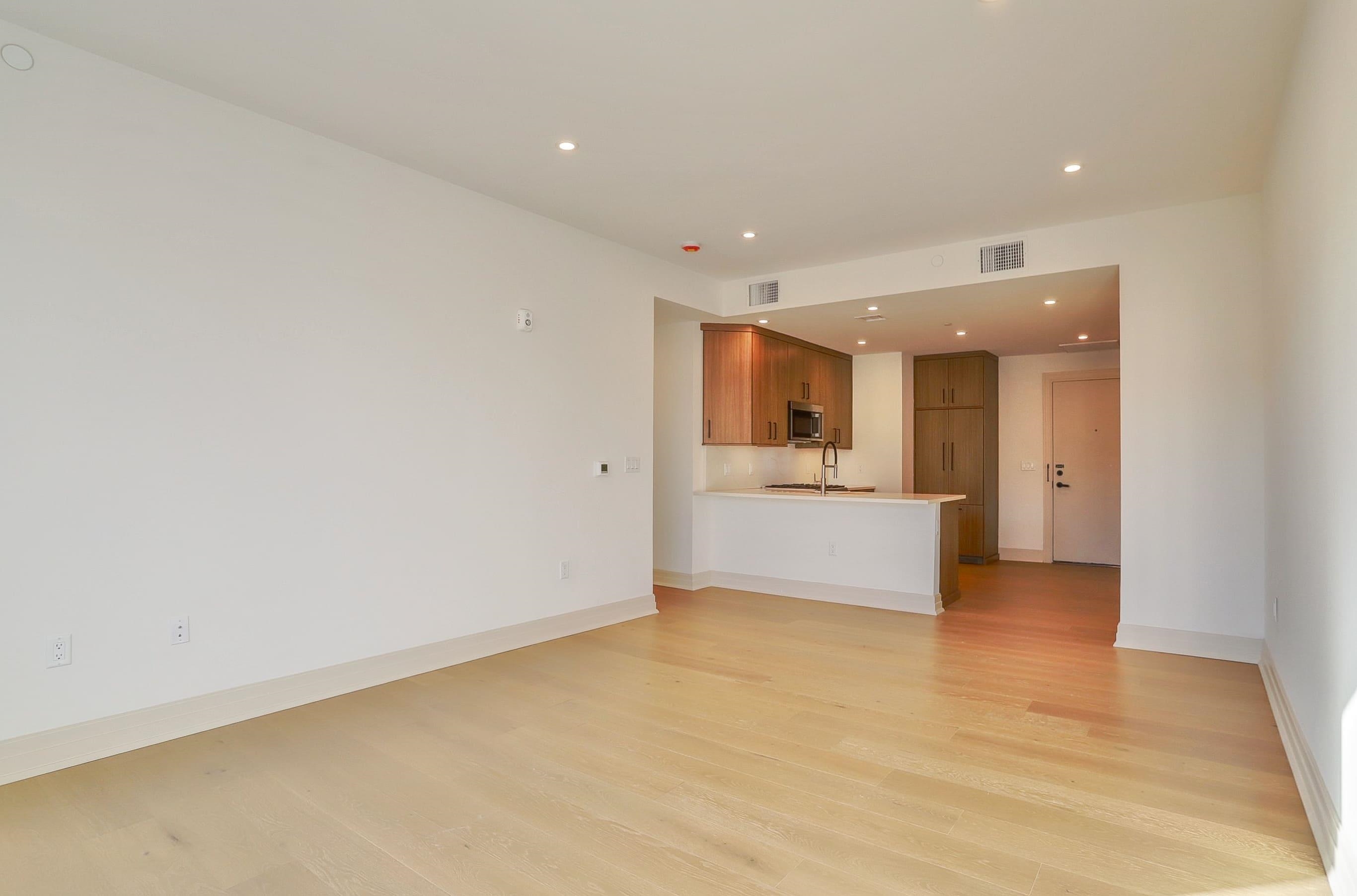 921 MADISON ST Unit: 502