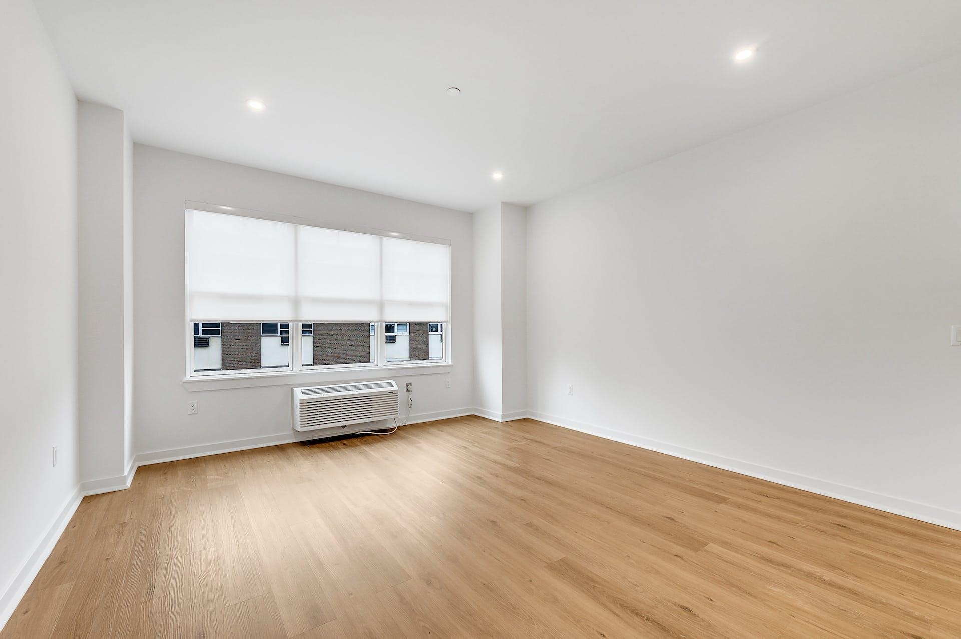 74 CLARENDON PL Unit: 302