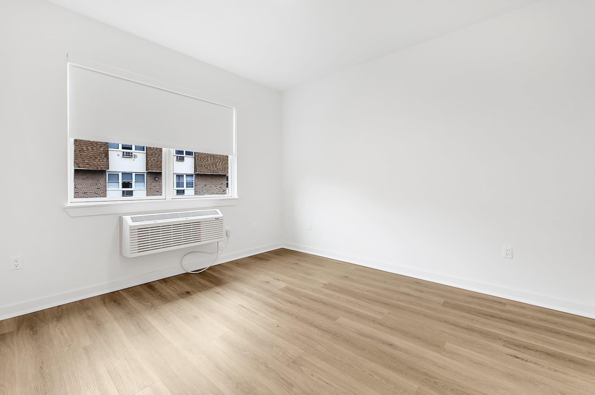 74 CLARENDON PL Unit: 302