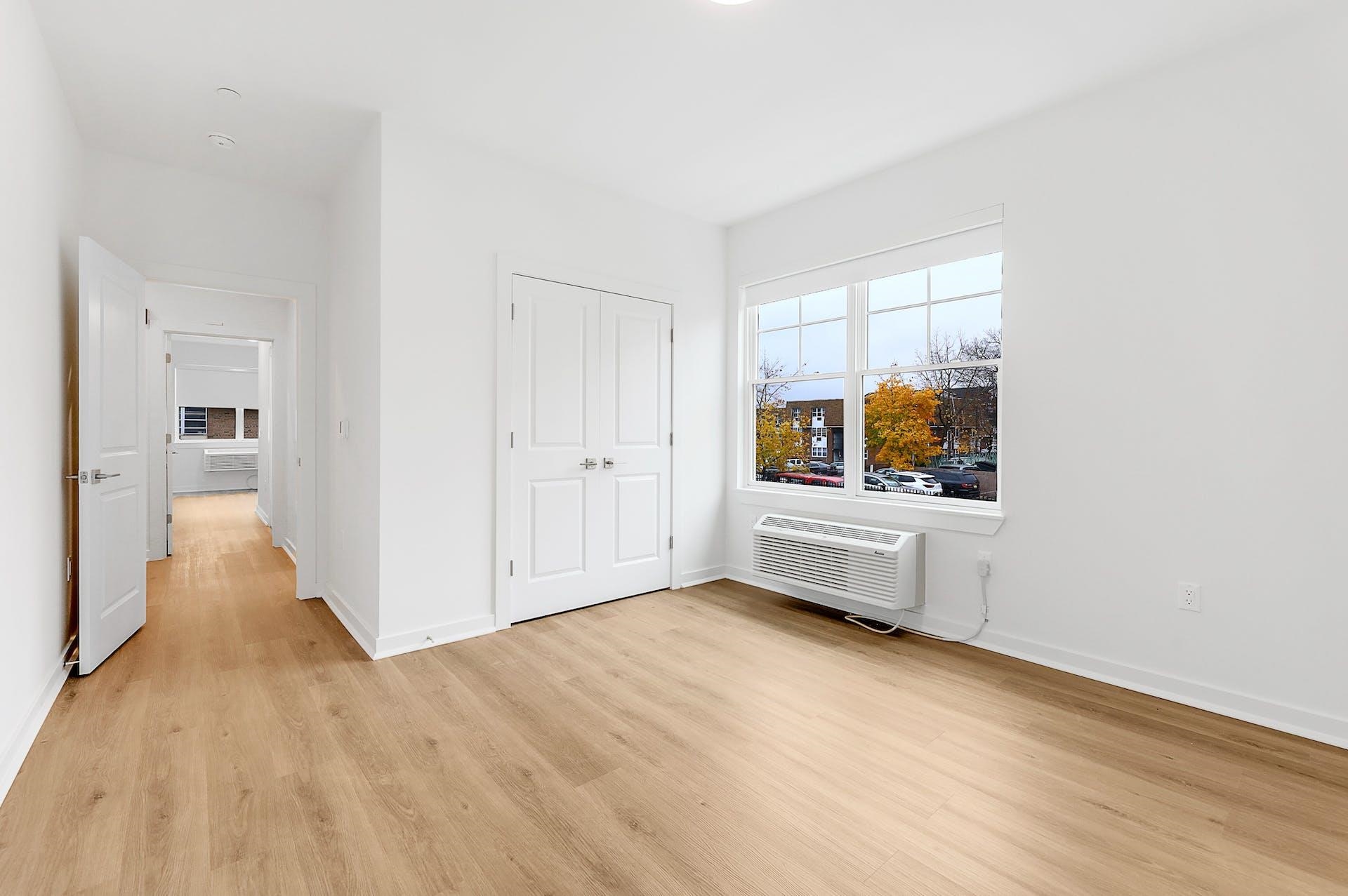 74 CLARENDON PL Unit: 302