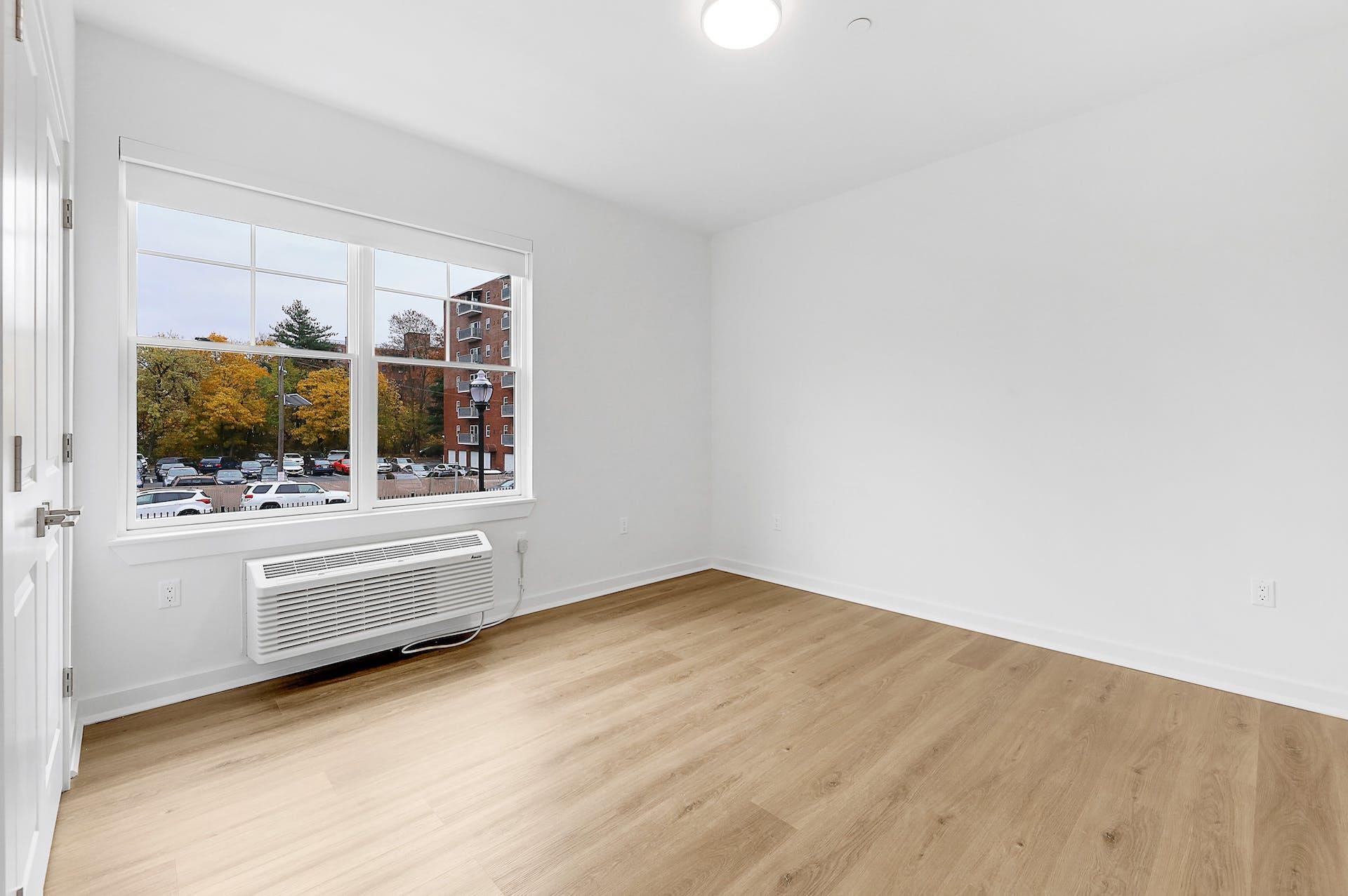 74 CLARENDON PL Unit: 302