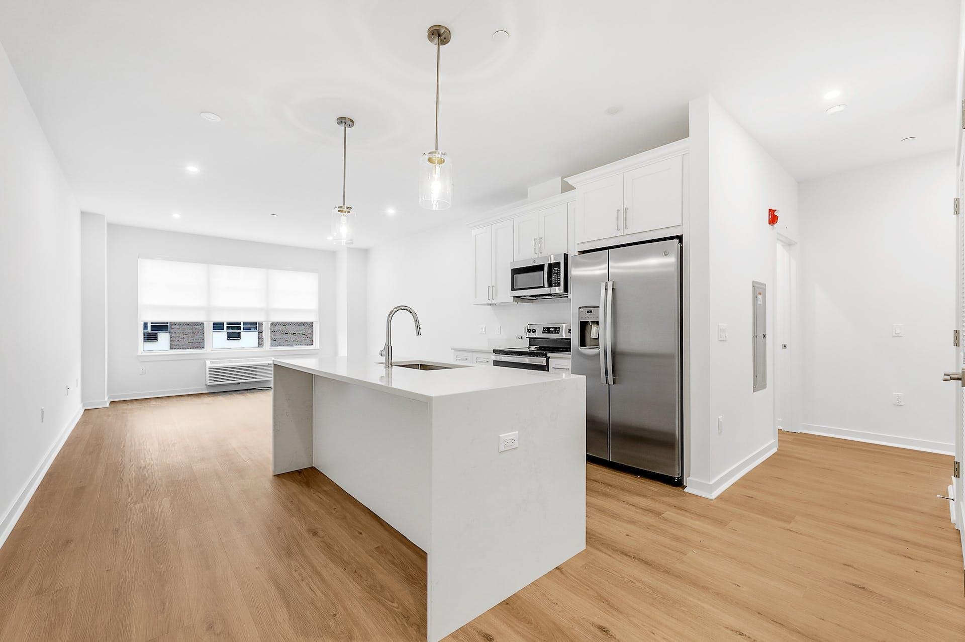 74 CLARENDON PL Unit: 302