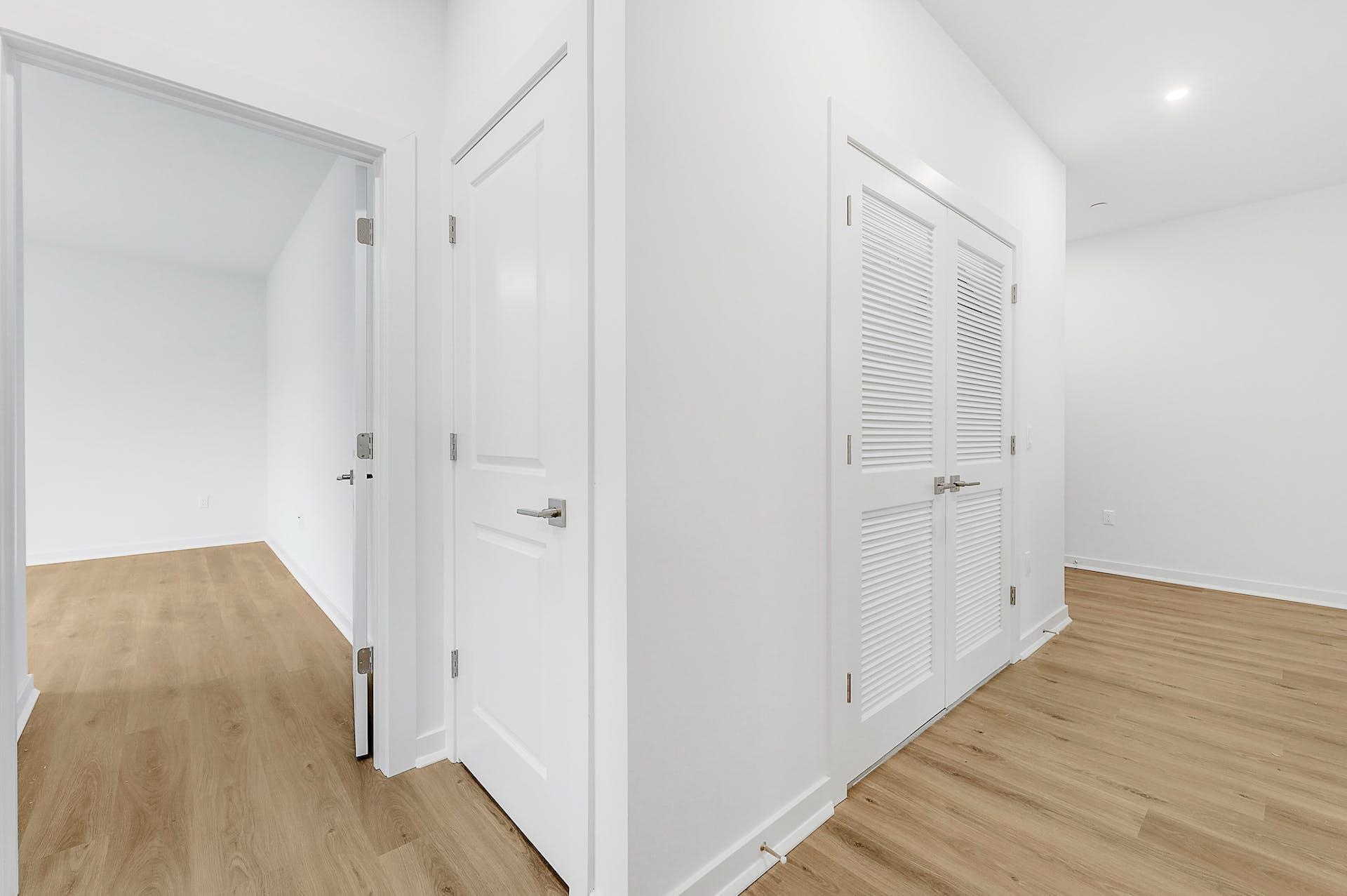 74 CLARENDON PL Unit: 302