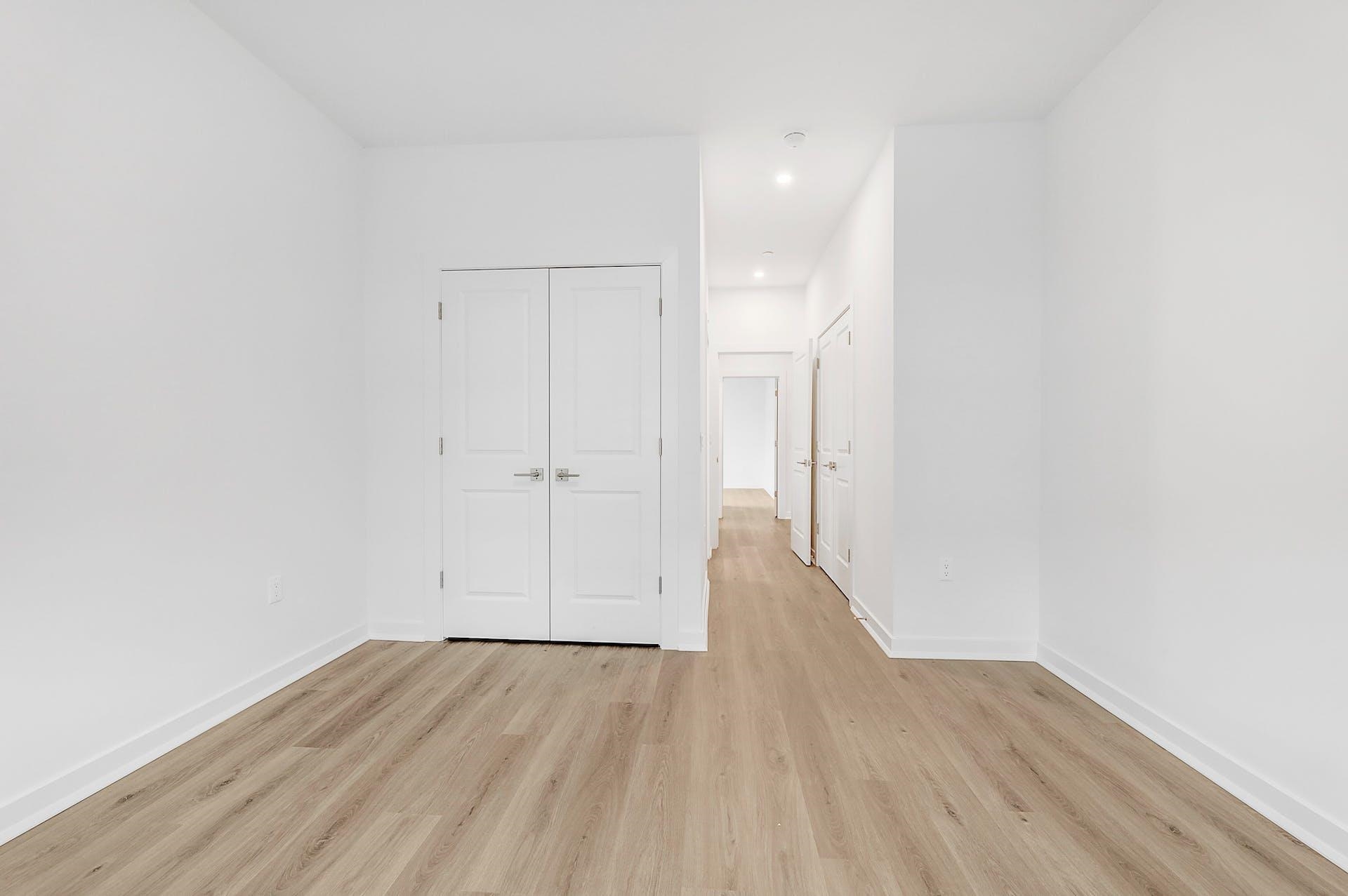 74 CLARENDON PL Unit: 302