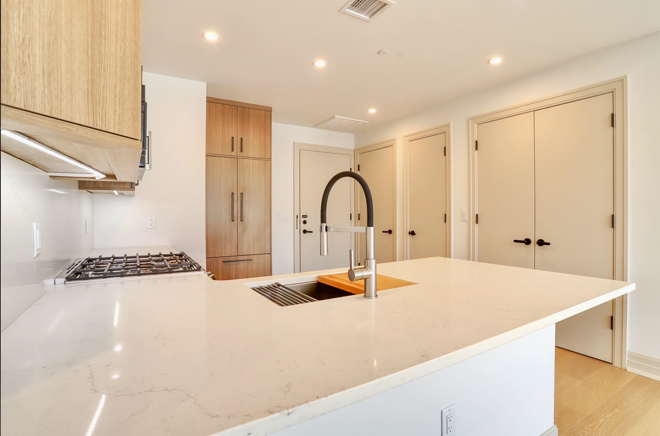921 MADISON ST Unit: 503