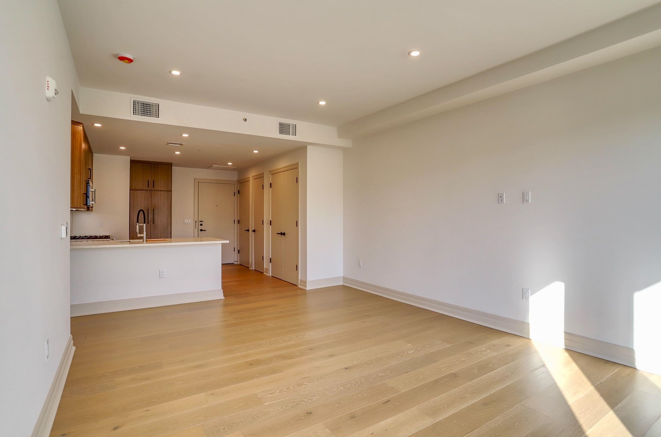 921 MADISON ST Unit: 503